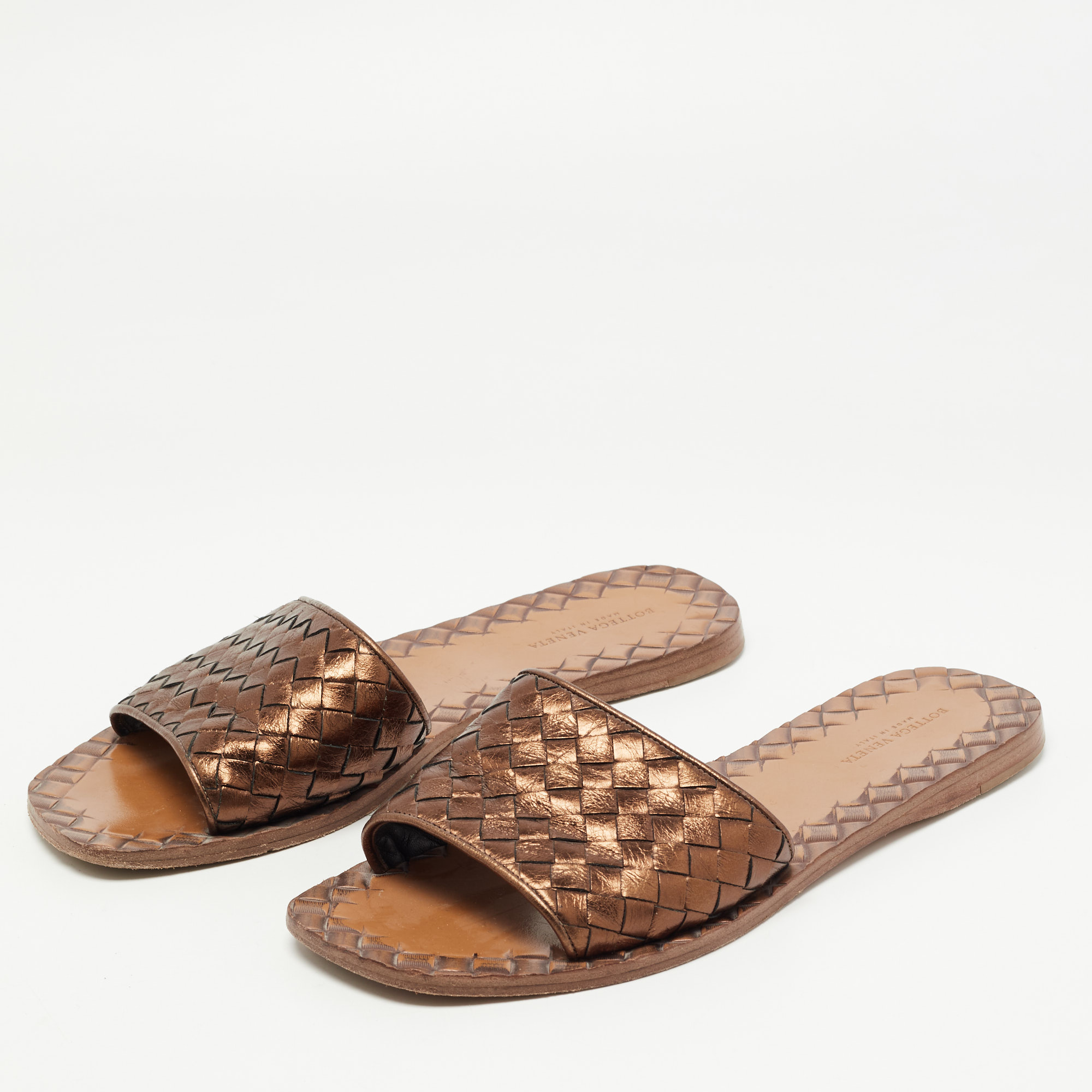 

Bottega Veneta Metallic Intrecciato Leather Flat Slides Size