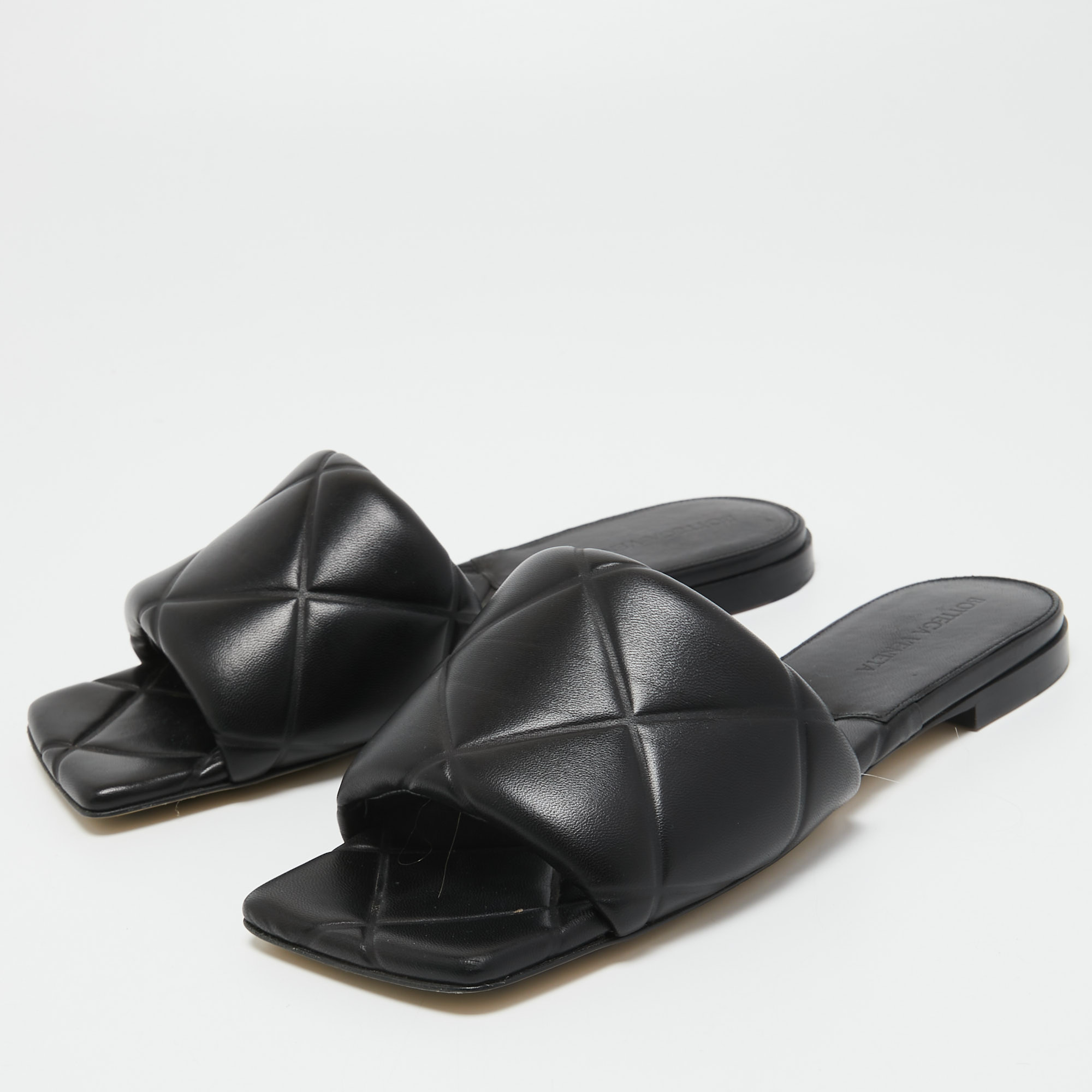 

Bottega Veneta Black Leather Flat Slides Size