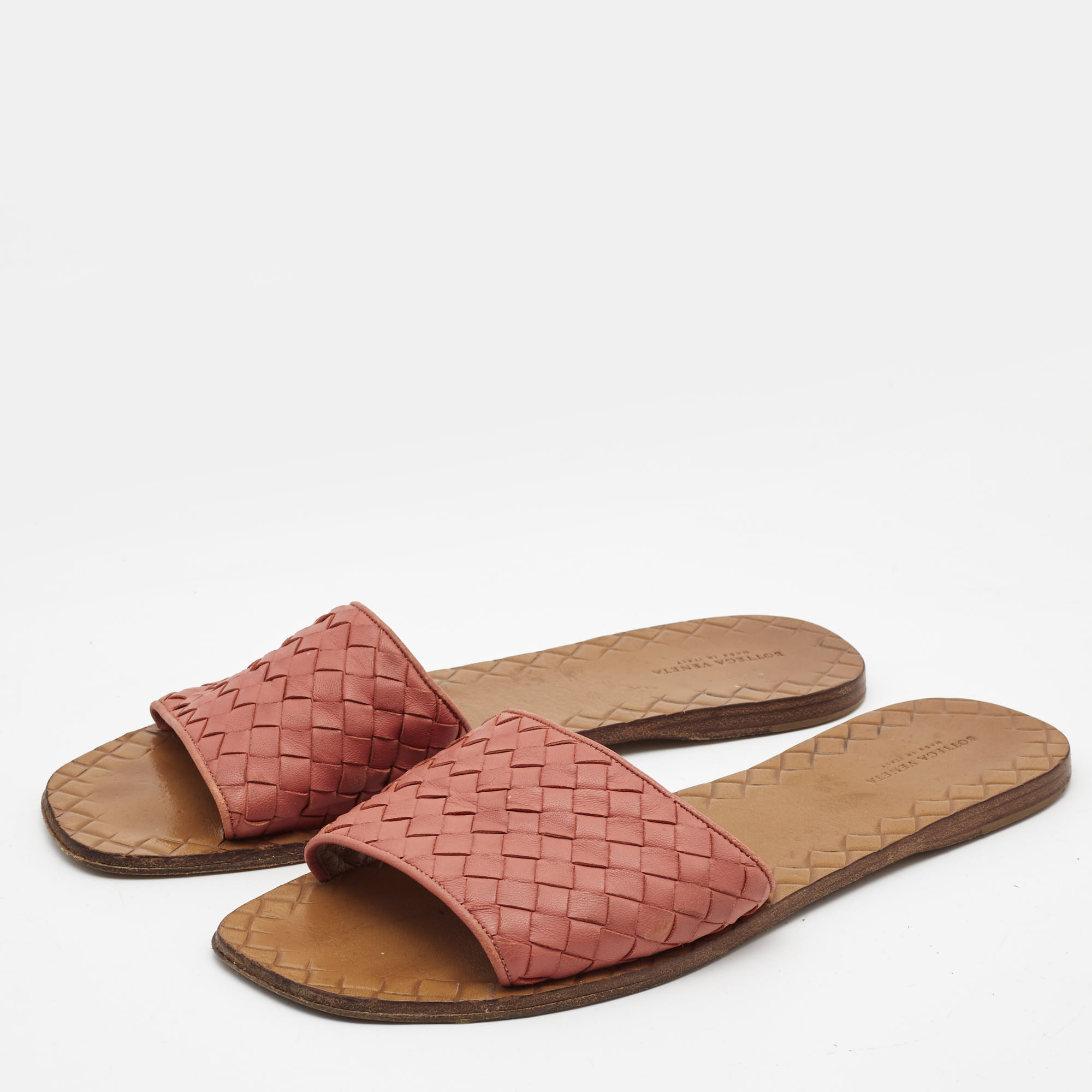 

Bottega Veneta Pink Intrecciato Leather Flat Slides Size