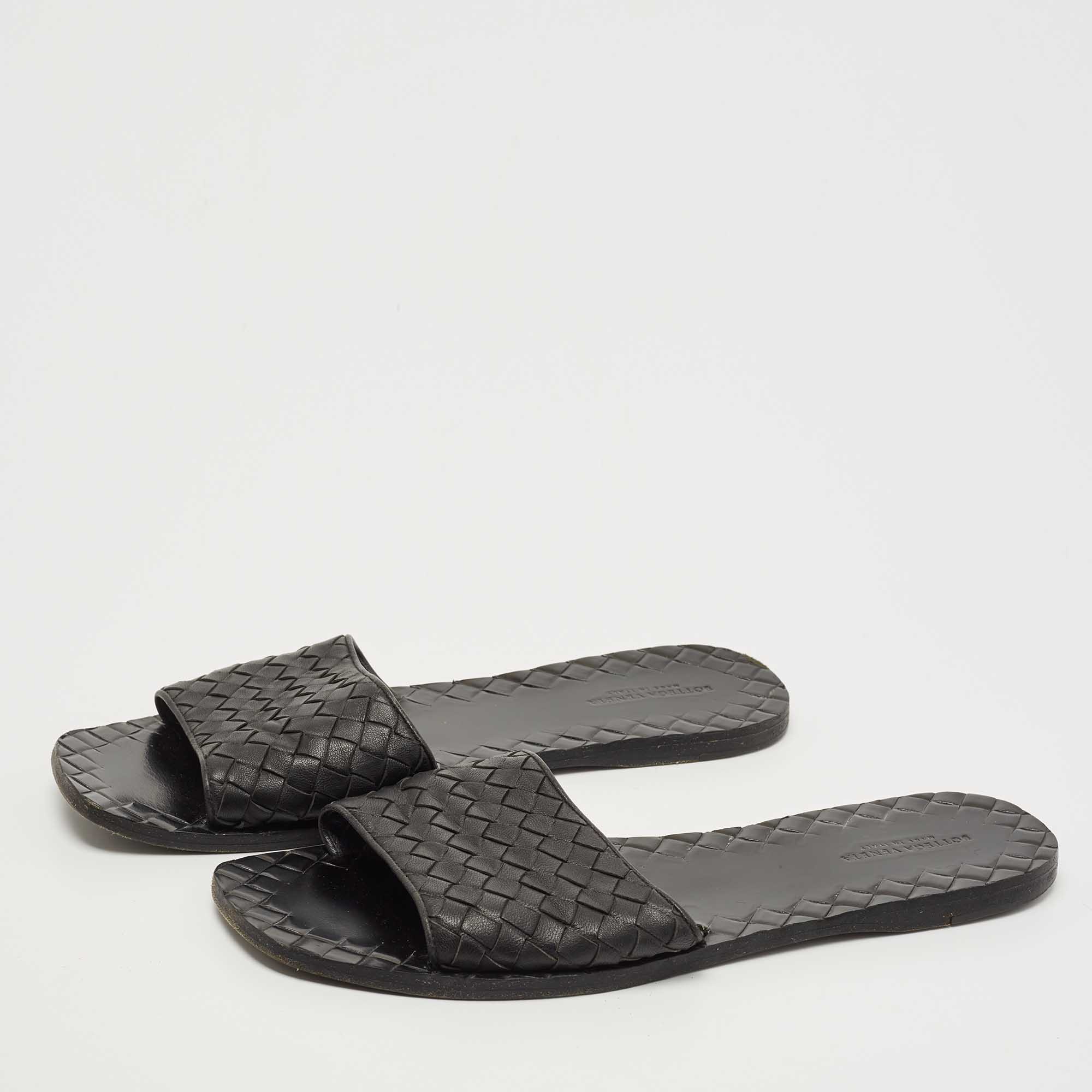 

Bottega Veneta Black Intrecciato Leather Flat Slides Size