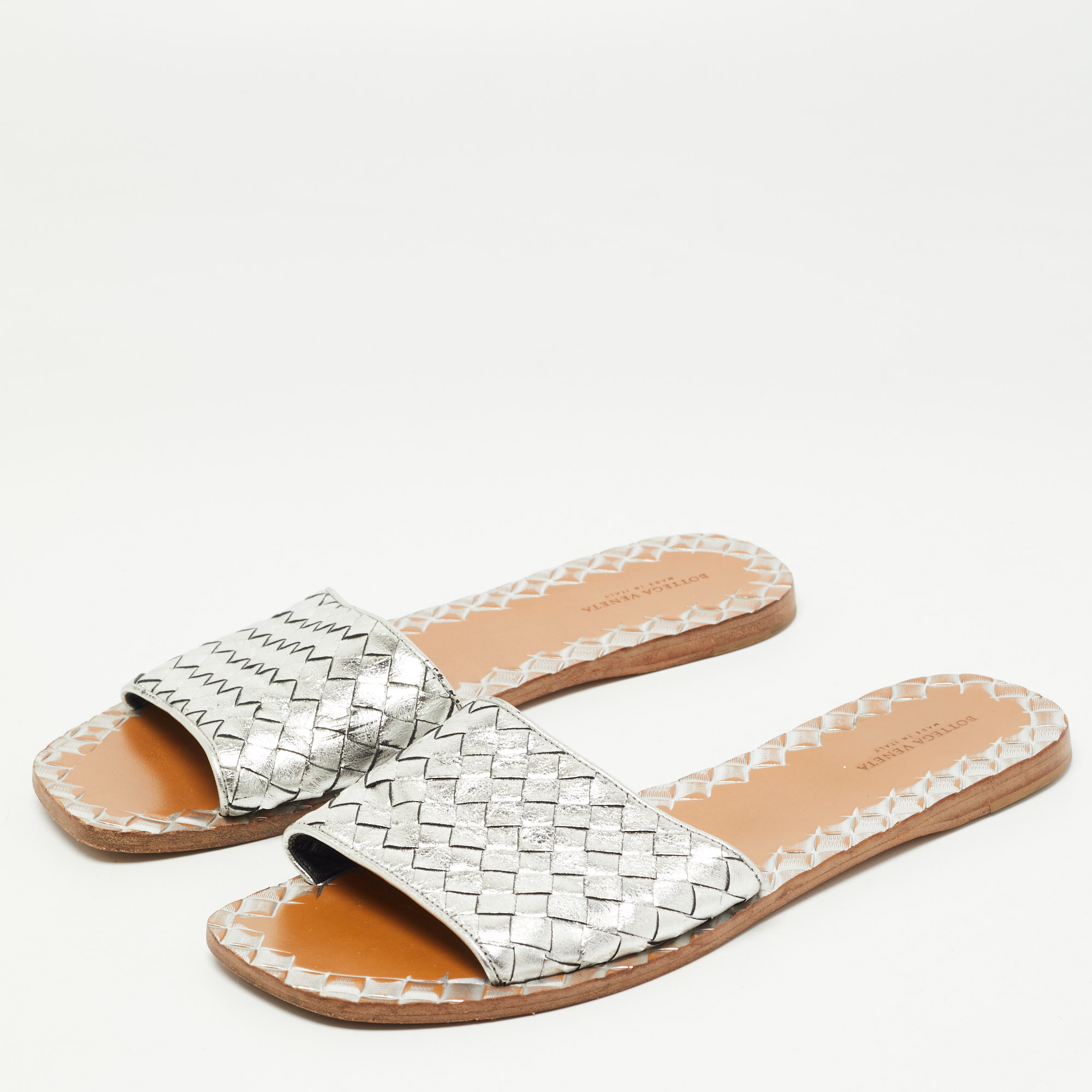 

Bottega Veneta Silver Intrecciato Leather Flat Slides Size
