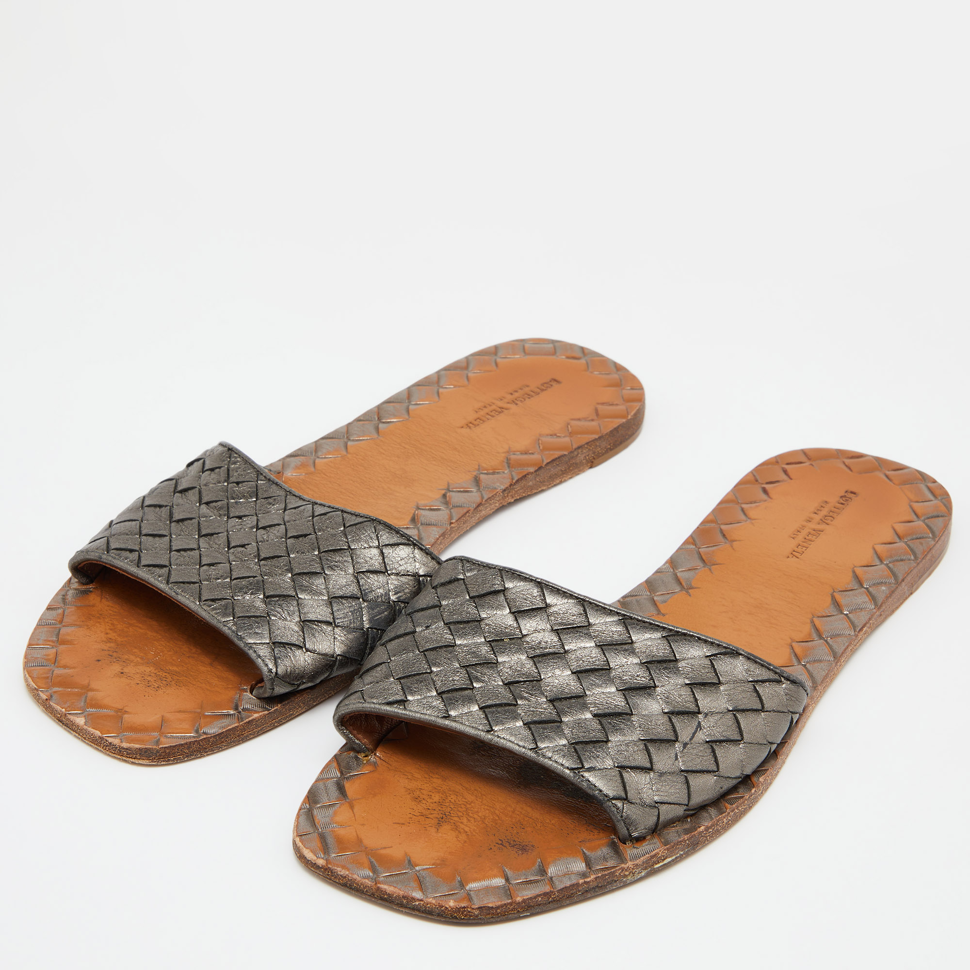 

Bottega Veneta Metallic Grey Intrecciato Leather Flat Slides Size