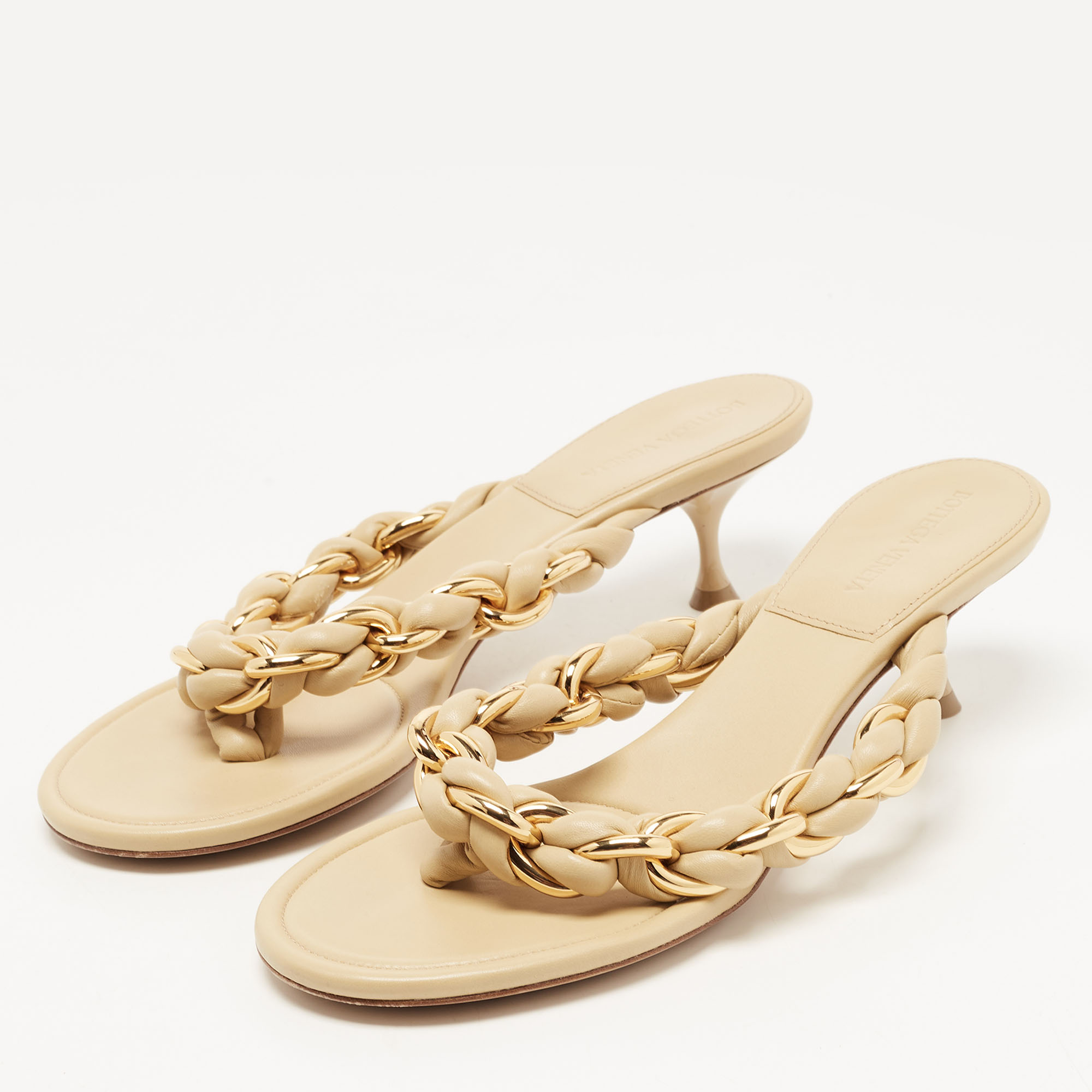 

Bottega Veneta Beige Braided Leather and Chain Thong Sandals Size