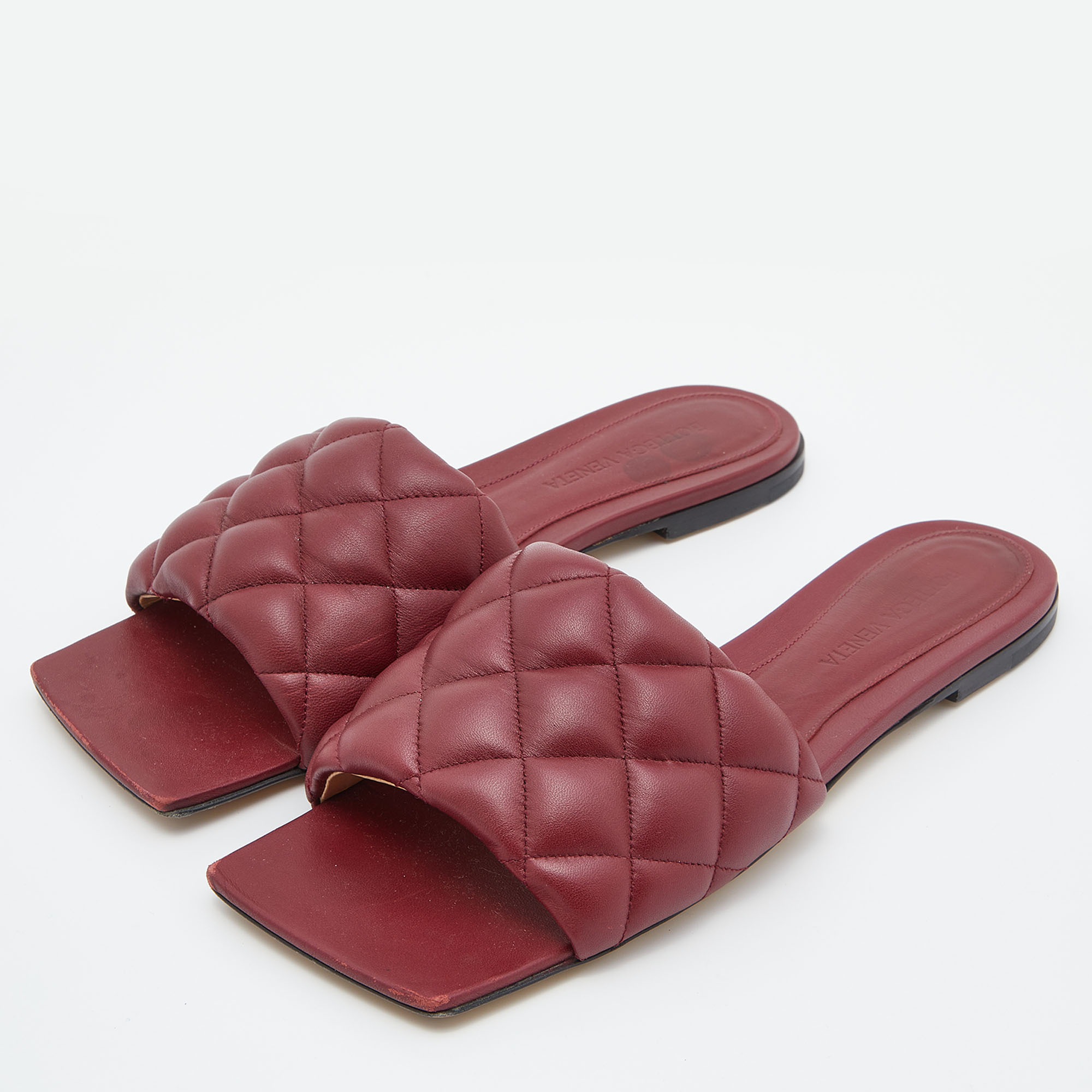 

Bottega Veneta Red Quilted Leather Lido Flat Slides Size