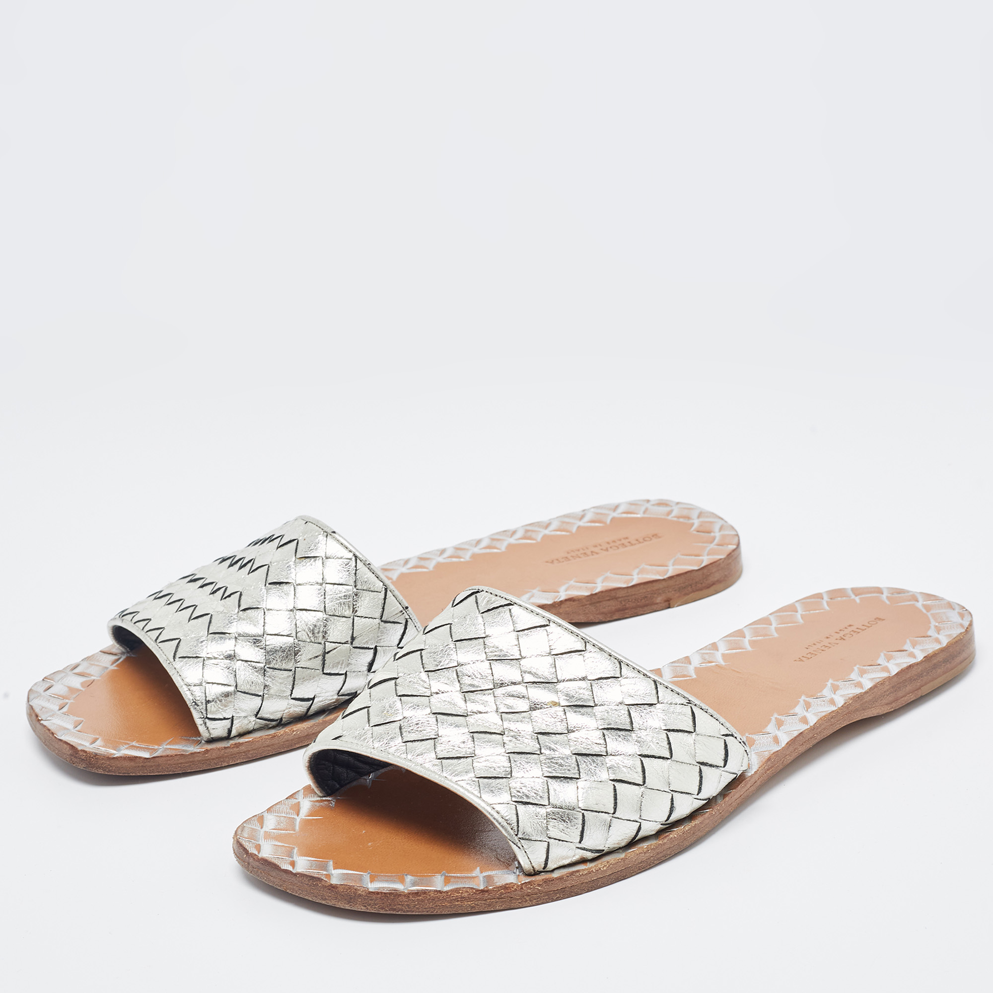 

Bottega Veneta Silver Intrecciato Leather Flat Slides Size