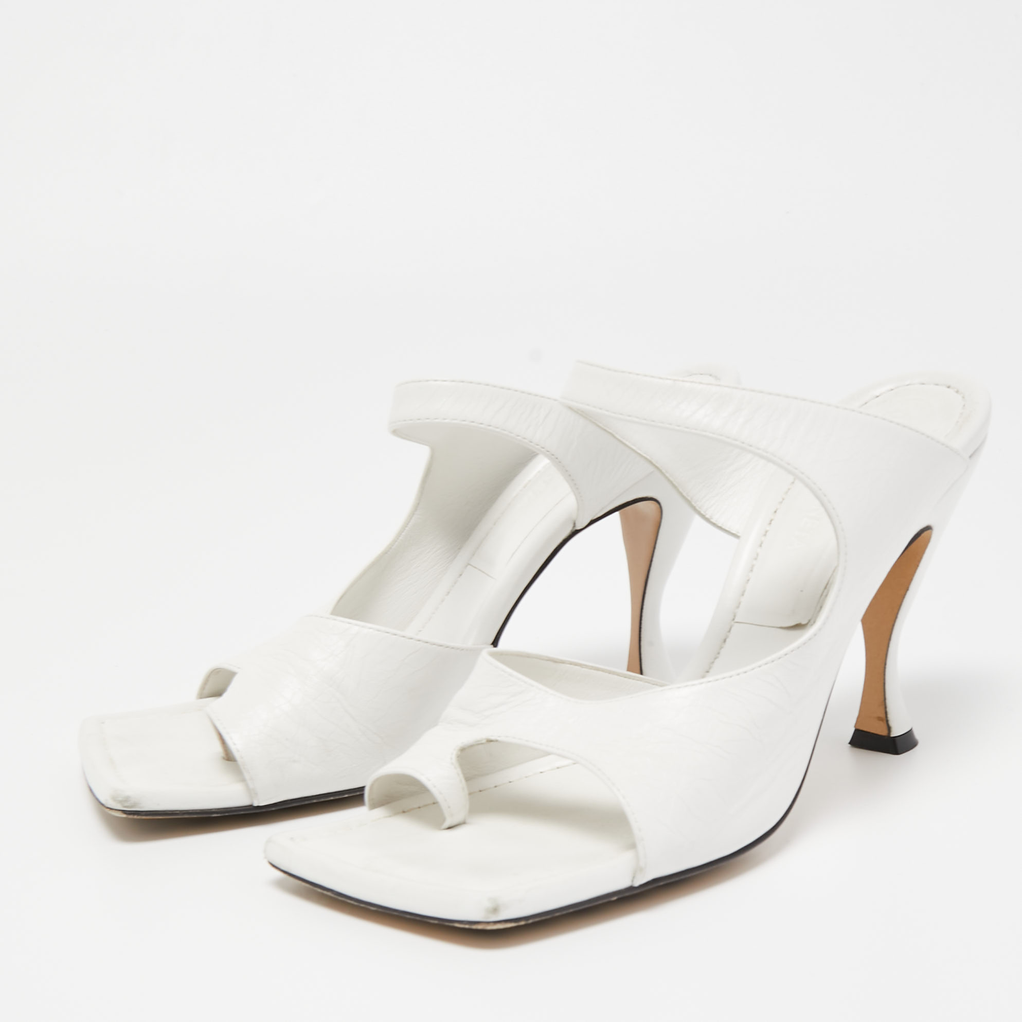 

Bottega Veneta White Leather Square Toe Slides Size