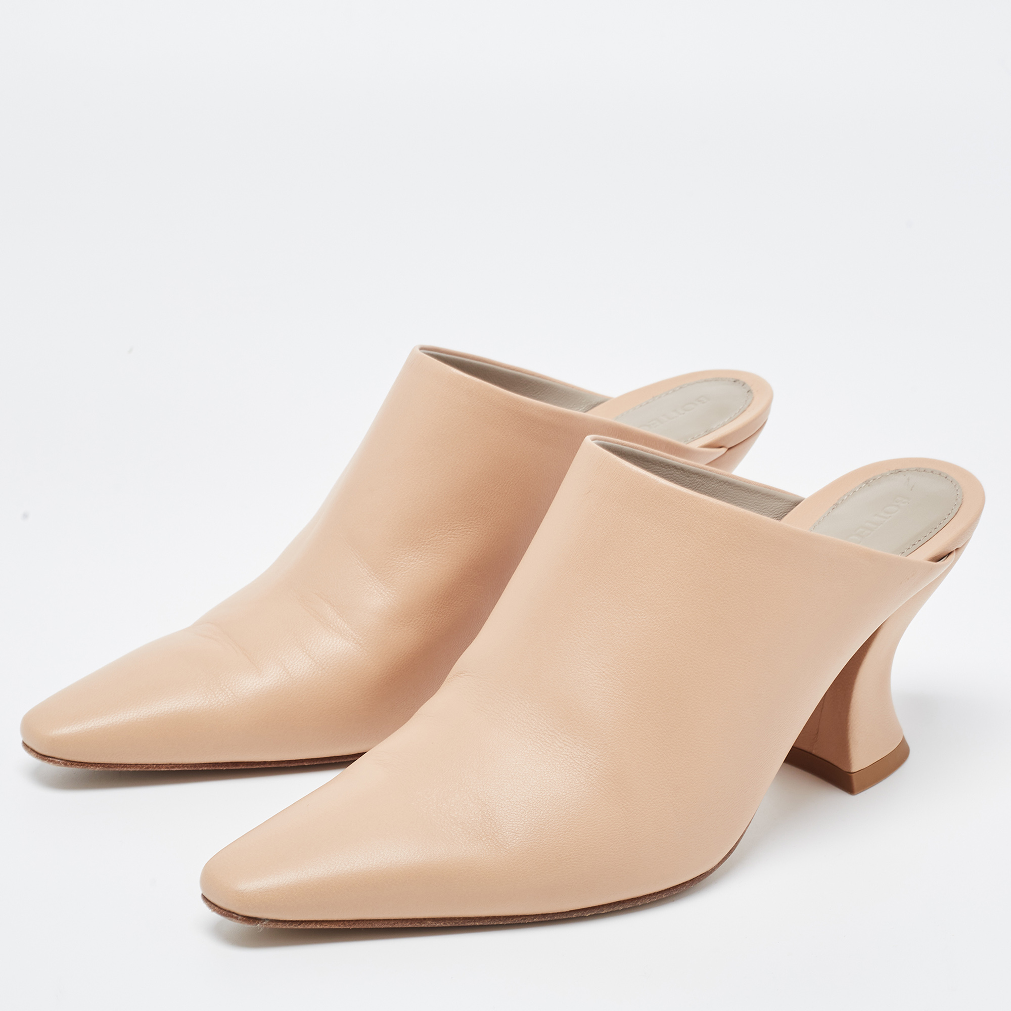 

Bottega Veneta Beige Leather Almond Mules Size