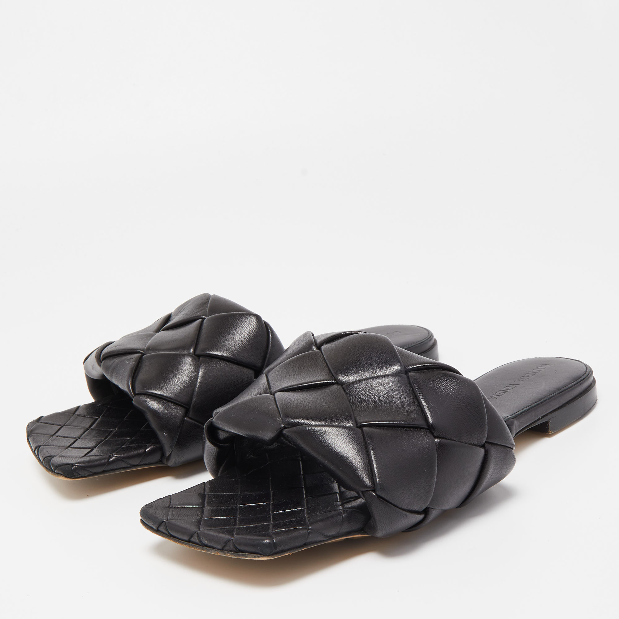 

Bottega Veneta Black Quitled Woven Leather Padded Flat Slides Size