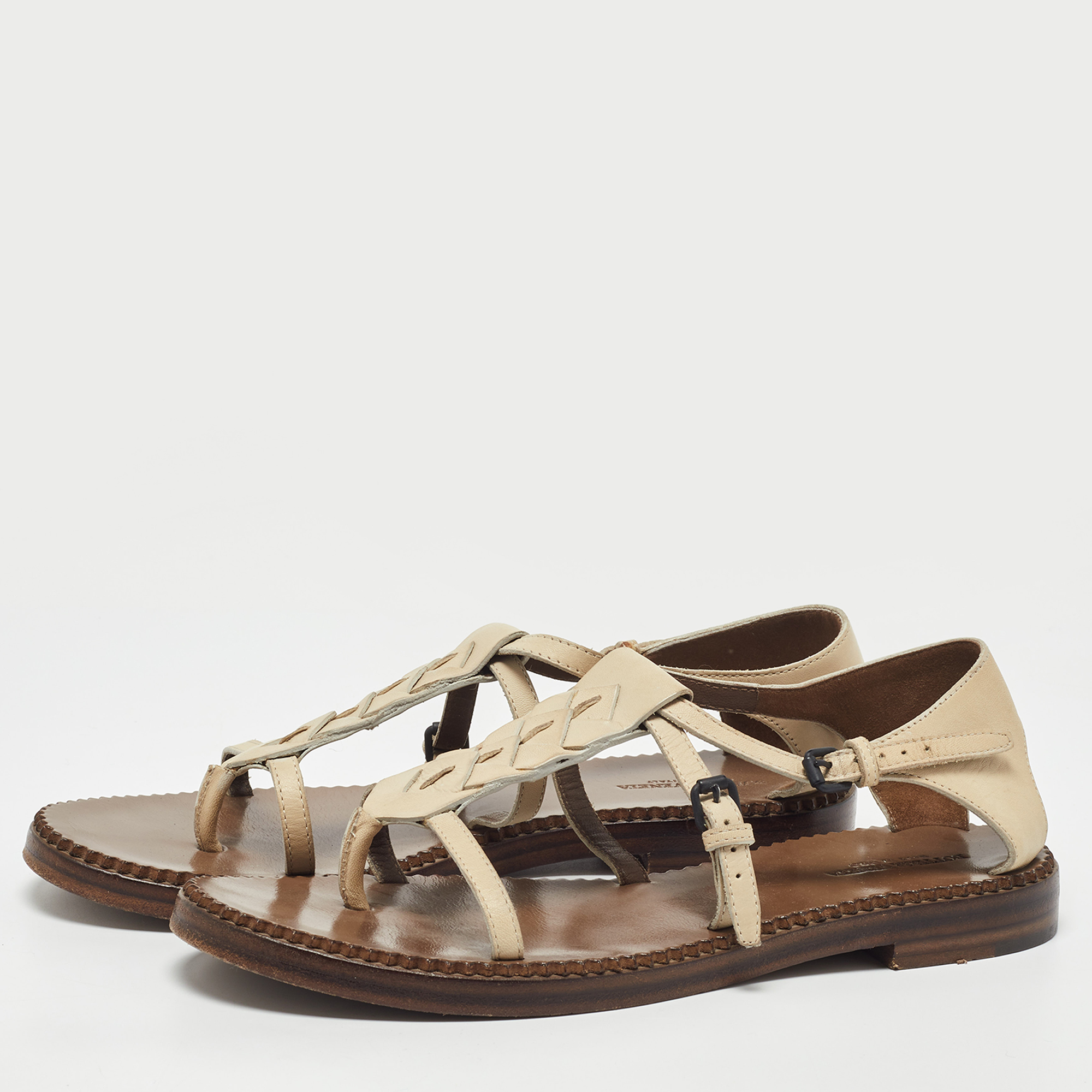 

Bottega Veneta Cream Leather Ankle Strap Flat Sandals Size