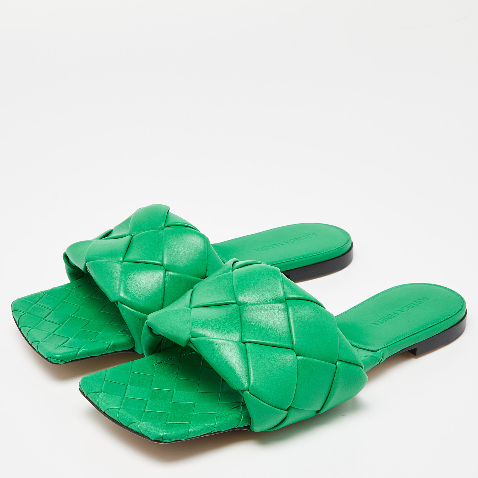 

Bottega Veneta Green Intrecciato Leather Lido Slide Flats Size