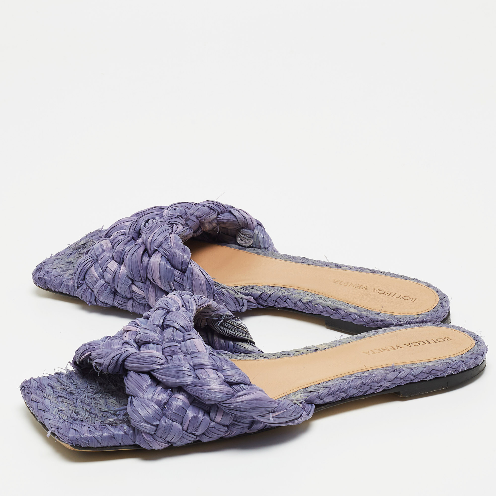 

Bottega Veneta Lilac Woven Straw Lido Flat Slide Sandals Size, Purple