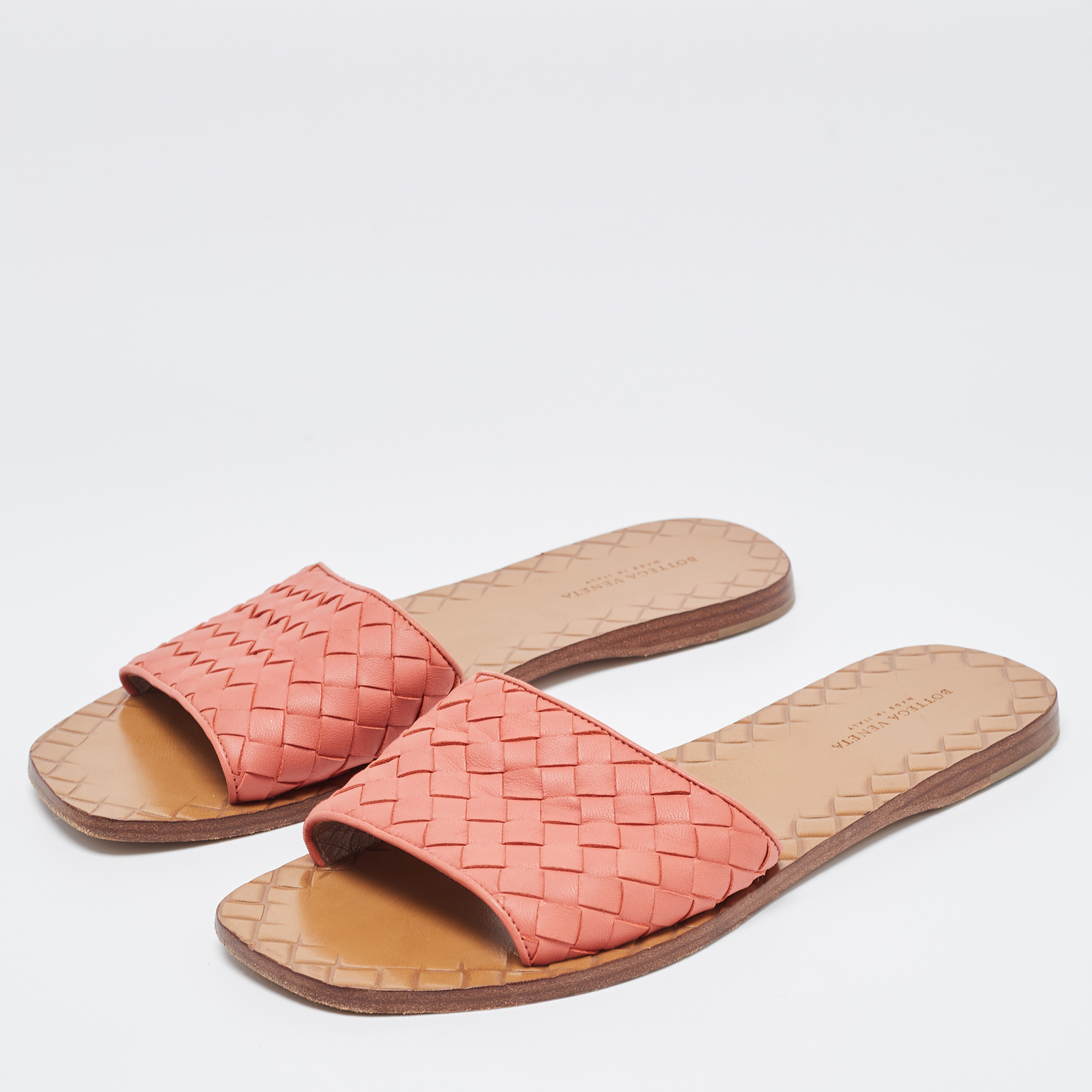 

Bottega Veneta Pink Intrecciato Leather Flat Slides Size