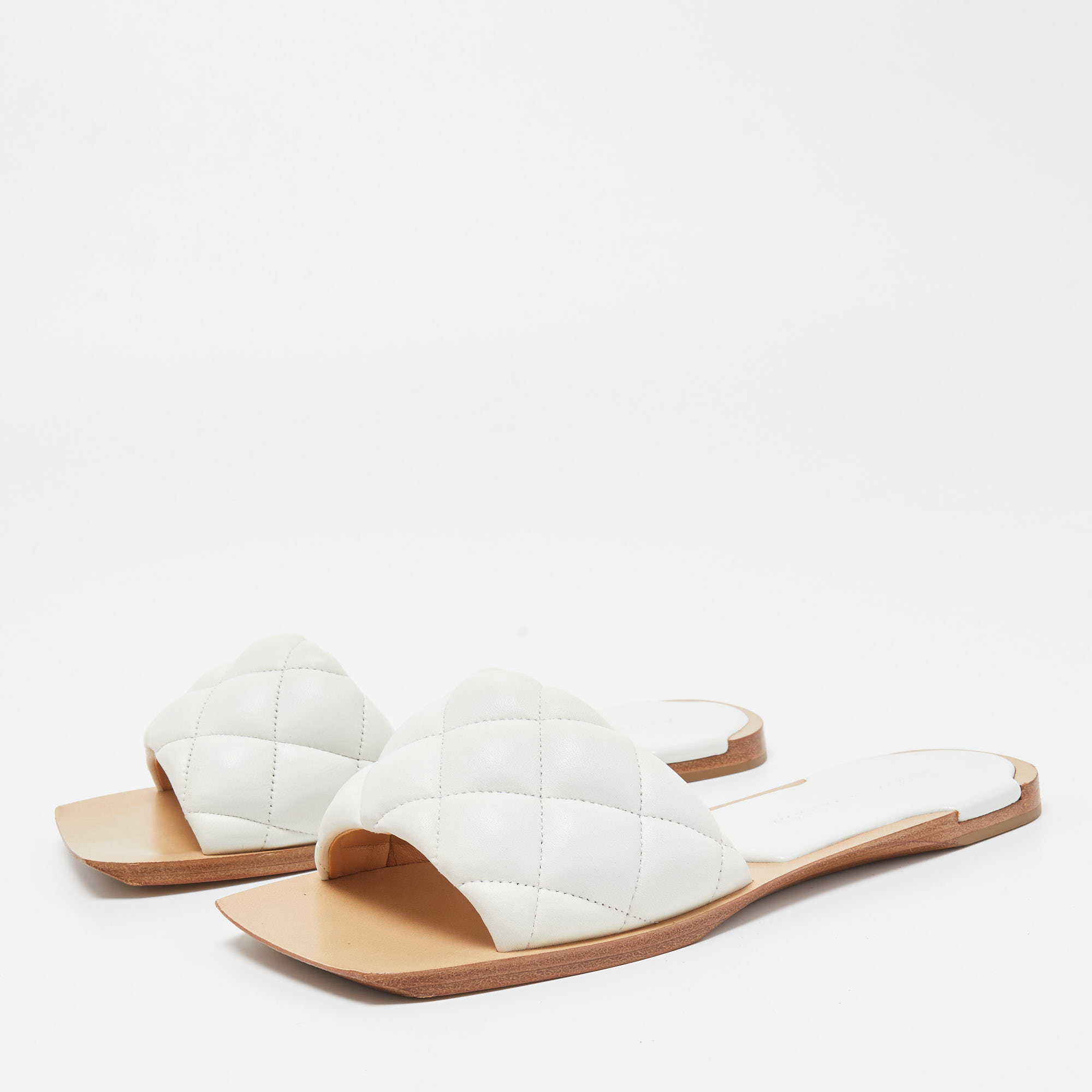 

Bottega Veneta White Leather Lido Flat Slides Size