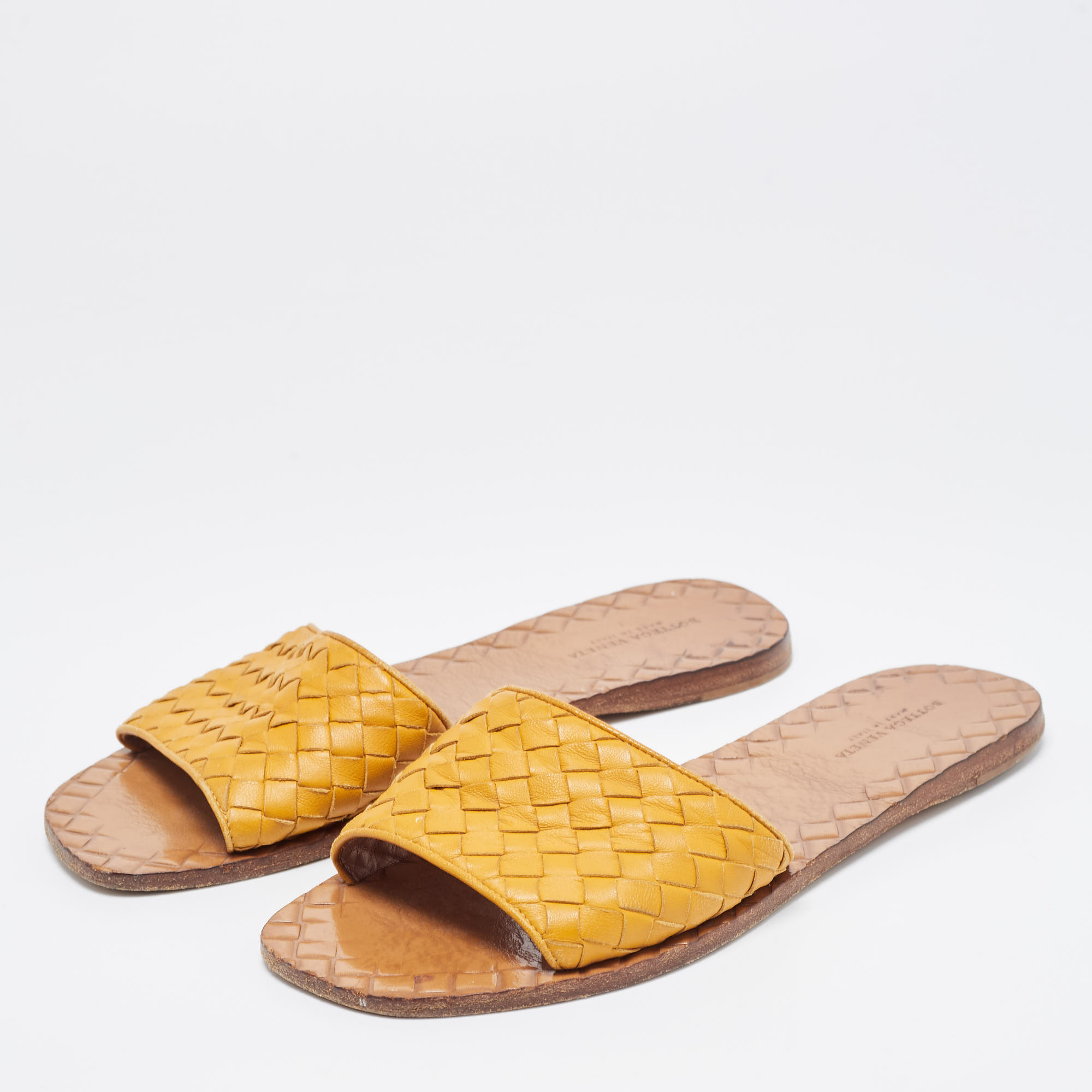 

Bottega Veneta Yellow Intrecciato Leather Flat Slides Size