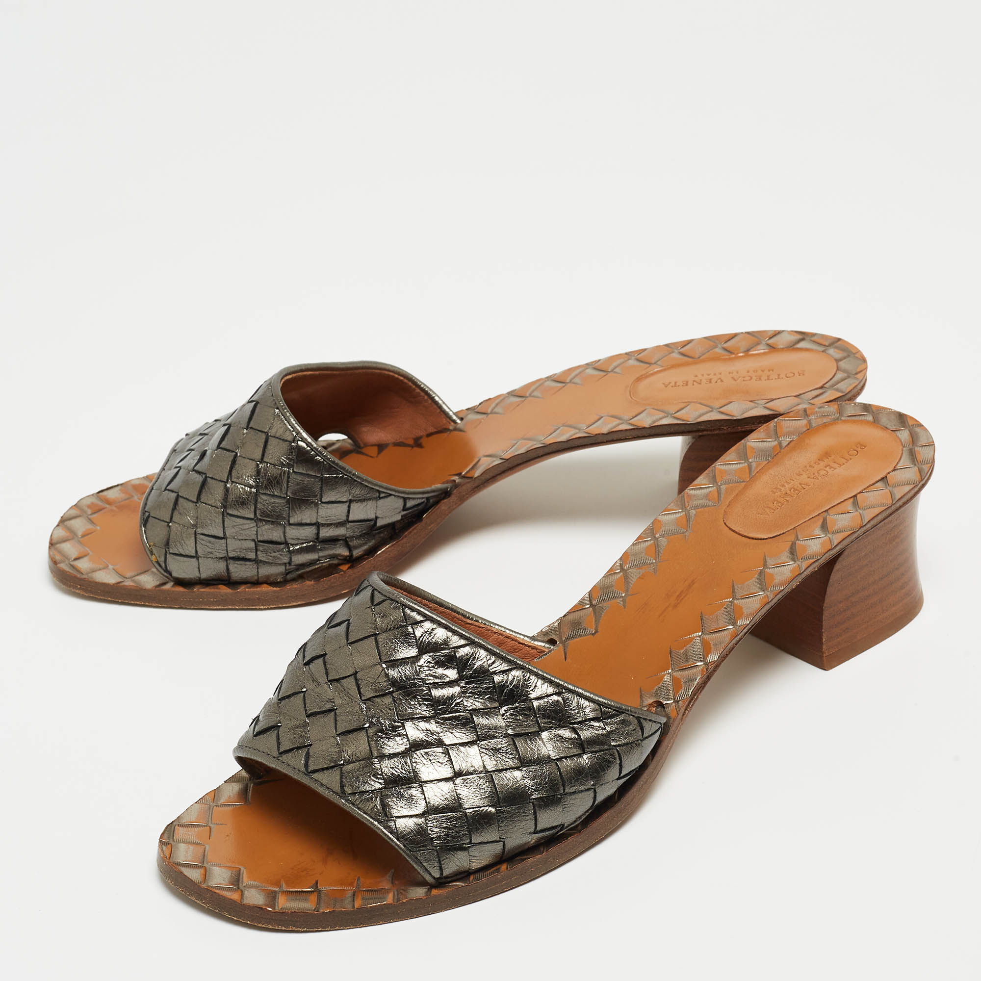 

Bottega Veneta Metallic Woven Leather Intrecciato Slide Sandals Size