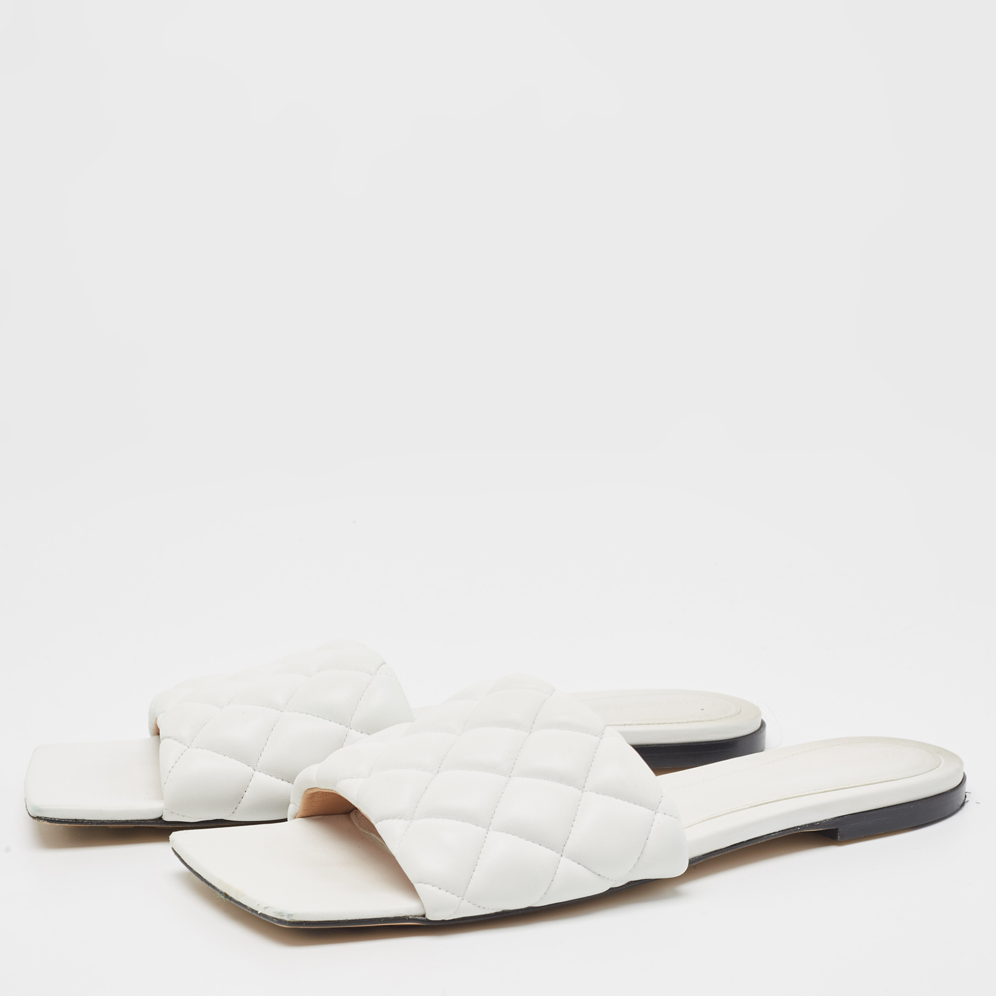 

Bottega Veneta White Quilted Leather Flat Slides Size