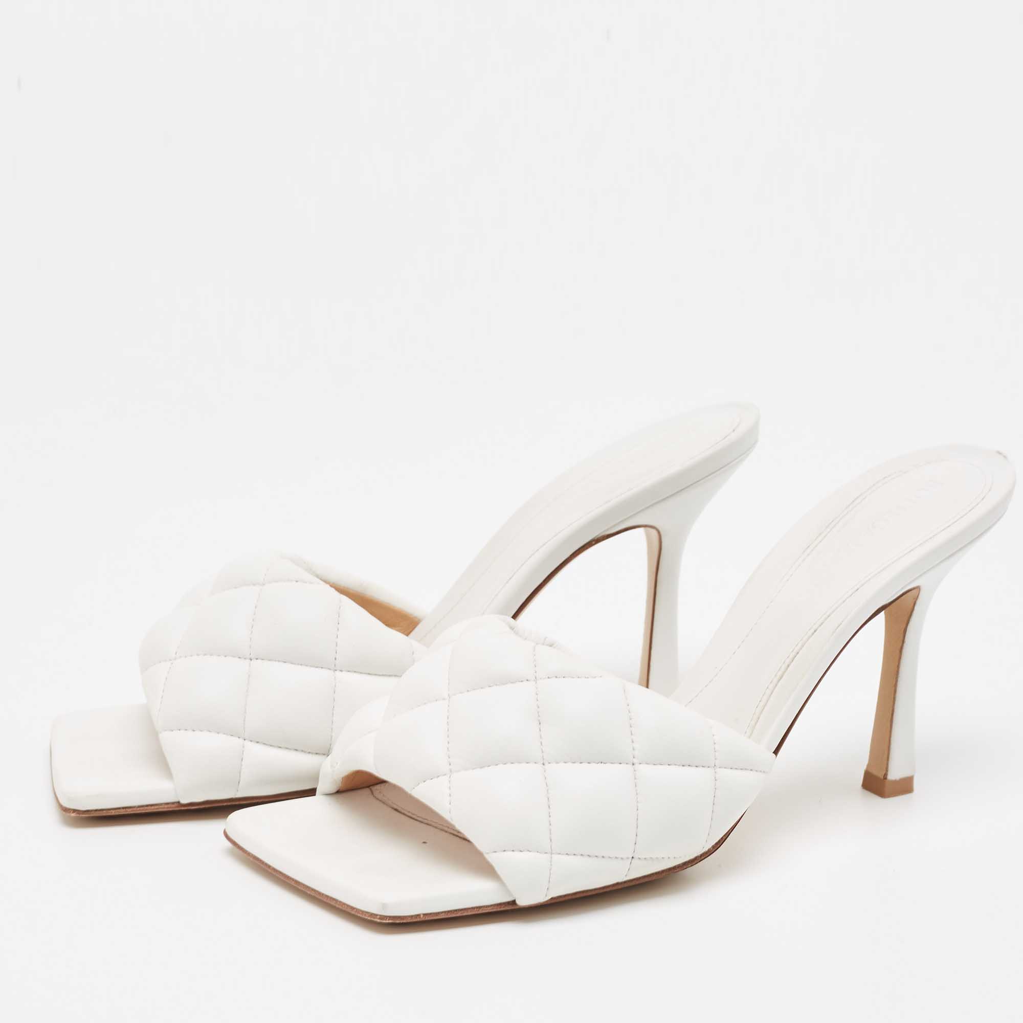 

Bottega Veneta White Quilted Leather Slide Sandals Size