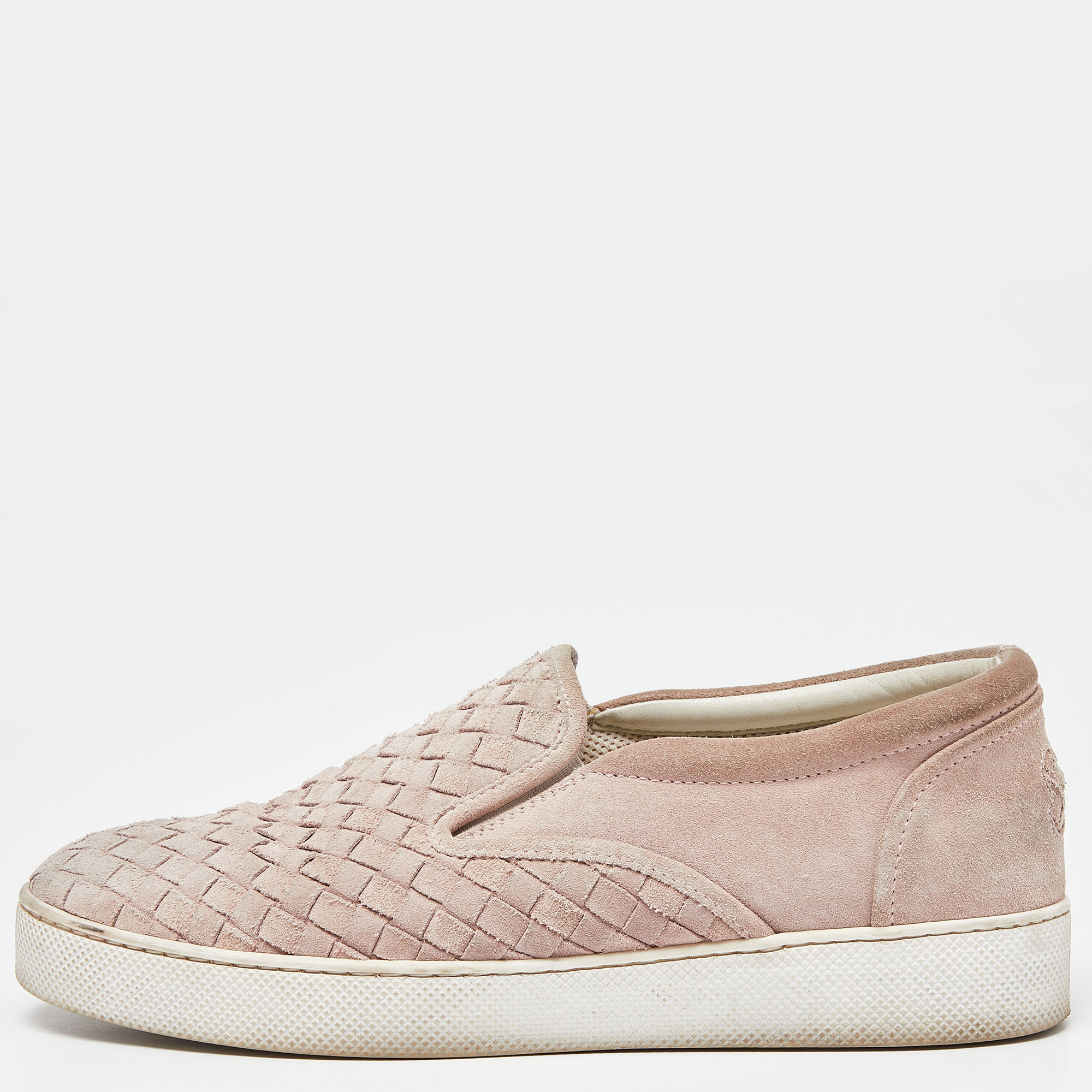Coming in a classic silhouette these Bottega Veneta sneakers are a seamless combination of luxury comfort and style. These sneakers are designed with signature details and comfortable insoles.