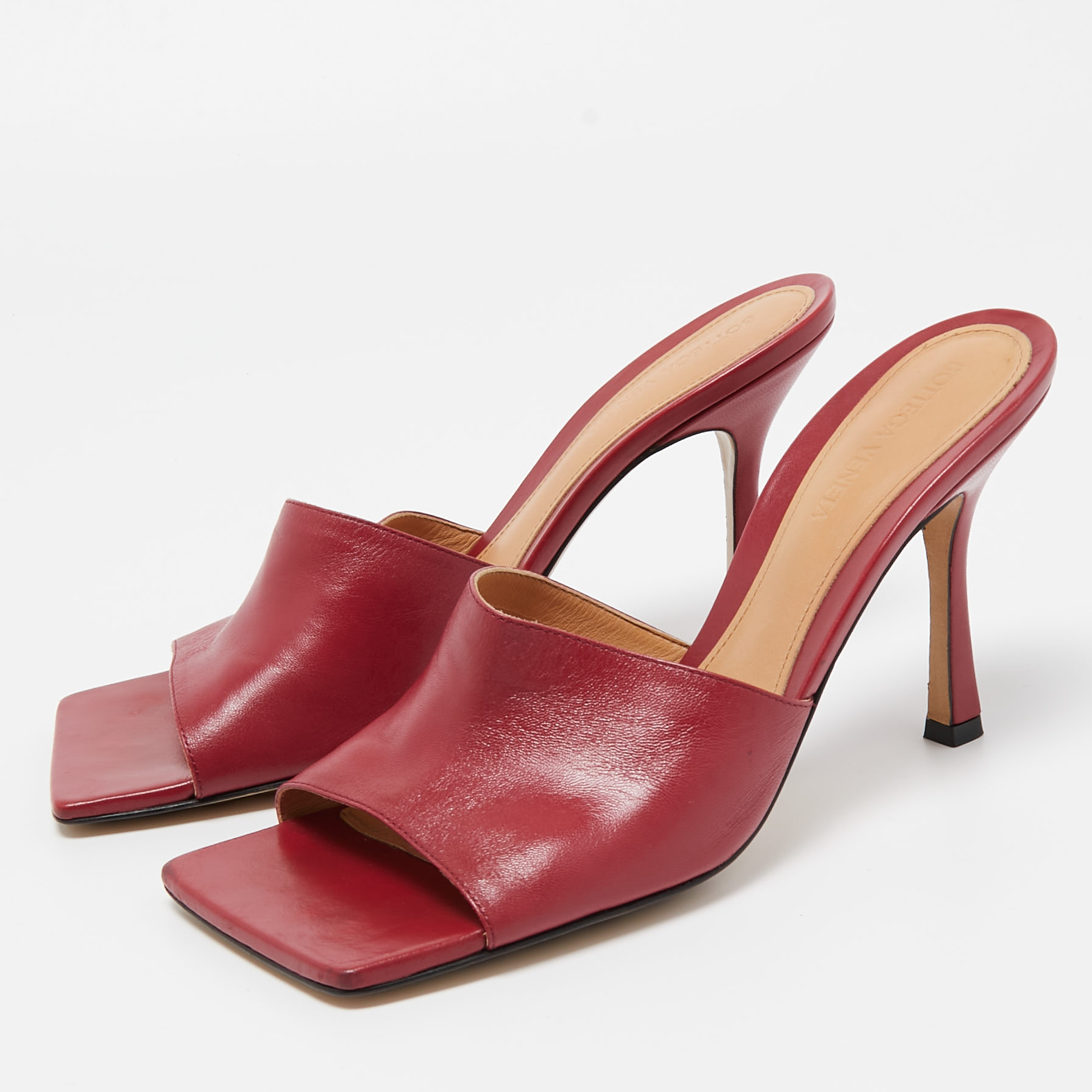 

Bottega Veneta Red Leather Stretch Mules Size