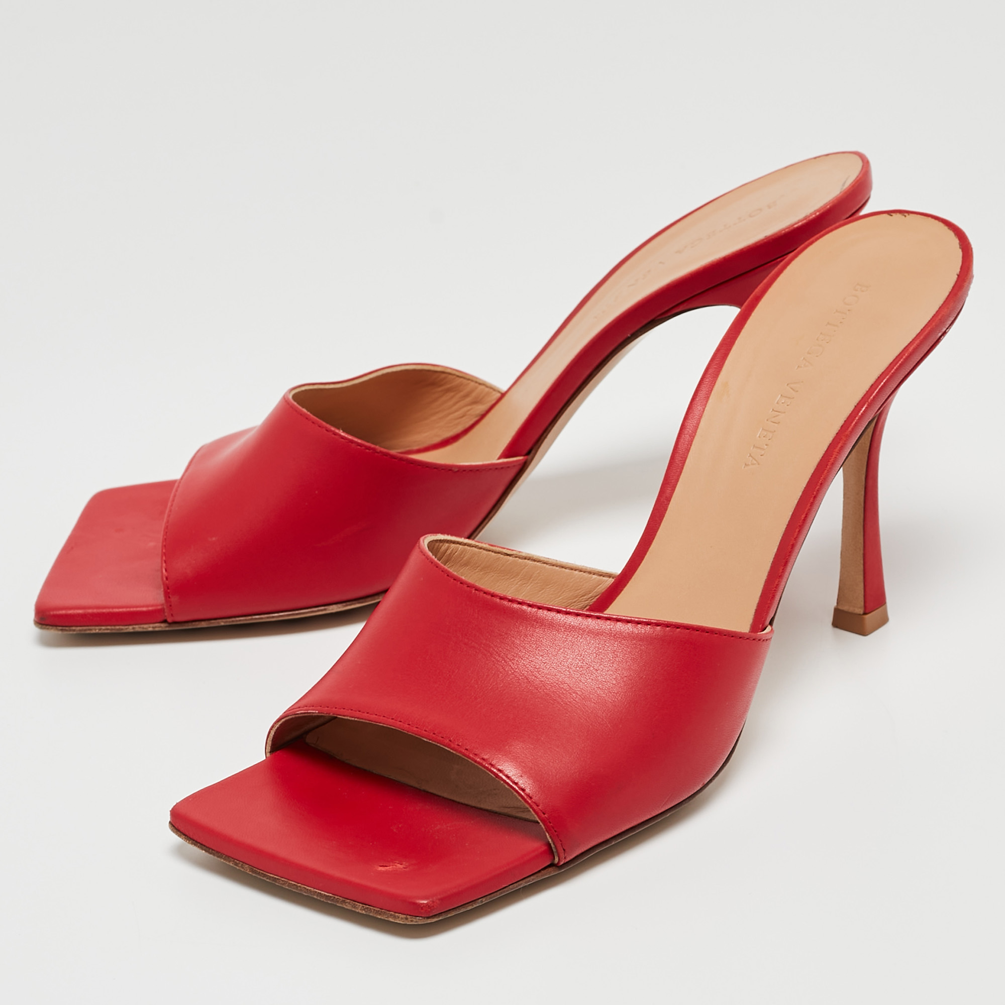 

Bottega Veneta Red Leather Strech Mules Size