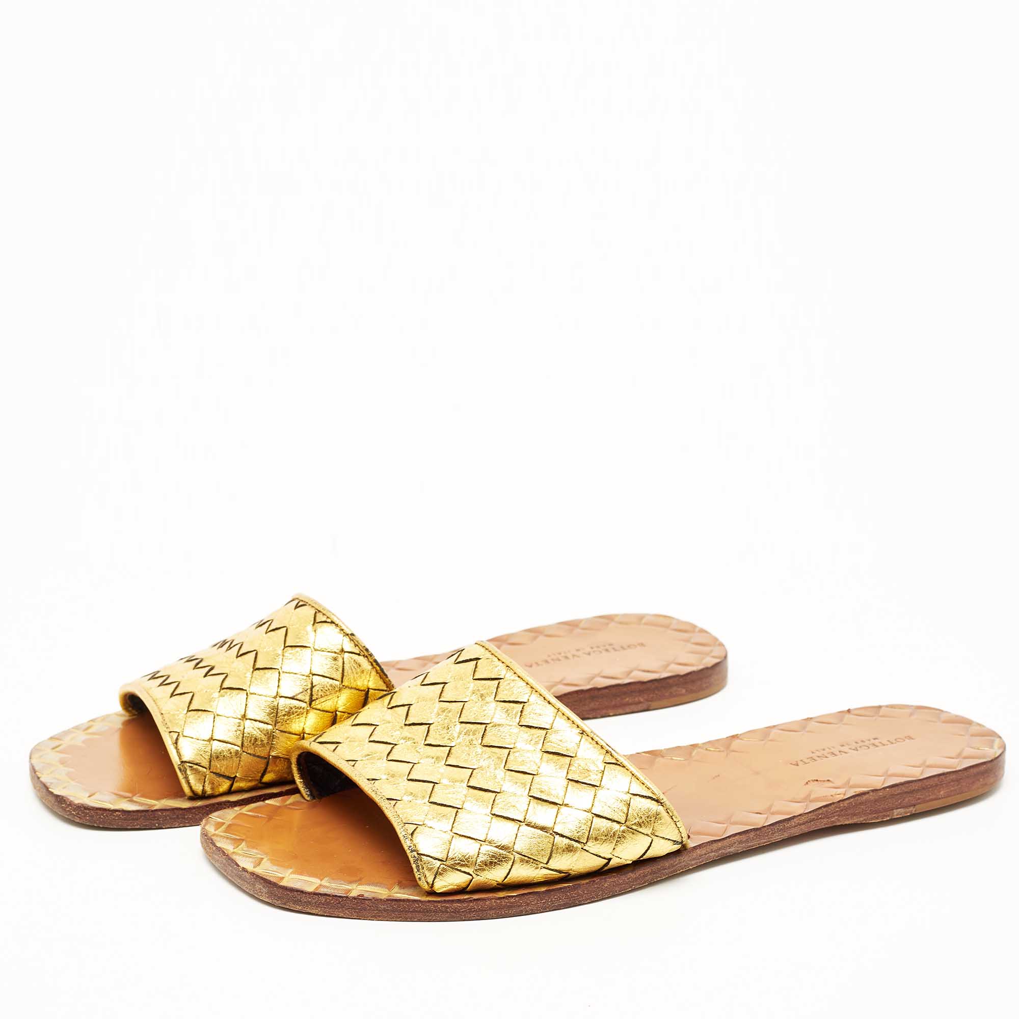 

Bottega Veneta Metallic Gold Intrecciato Leather Flat Slides Size