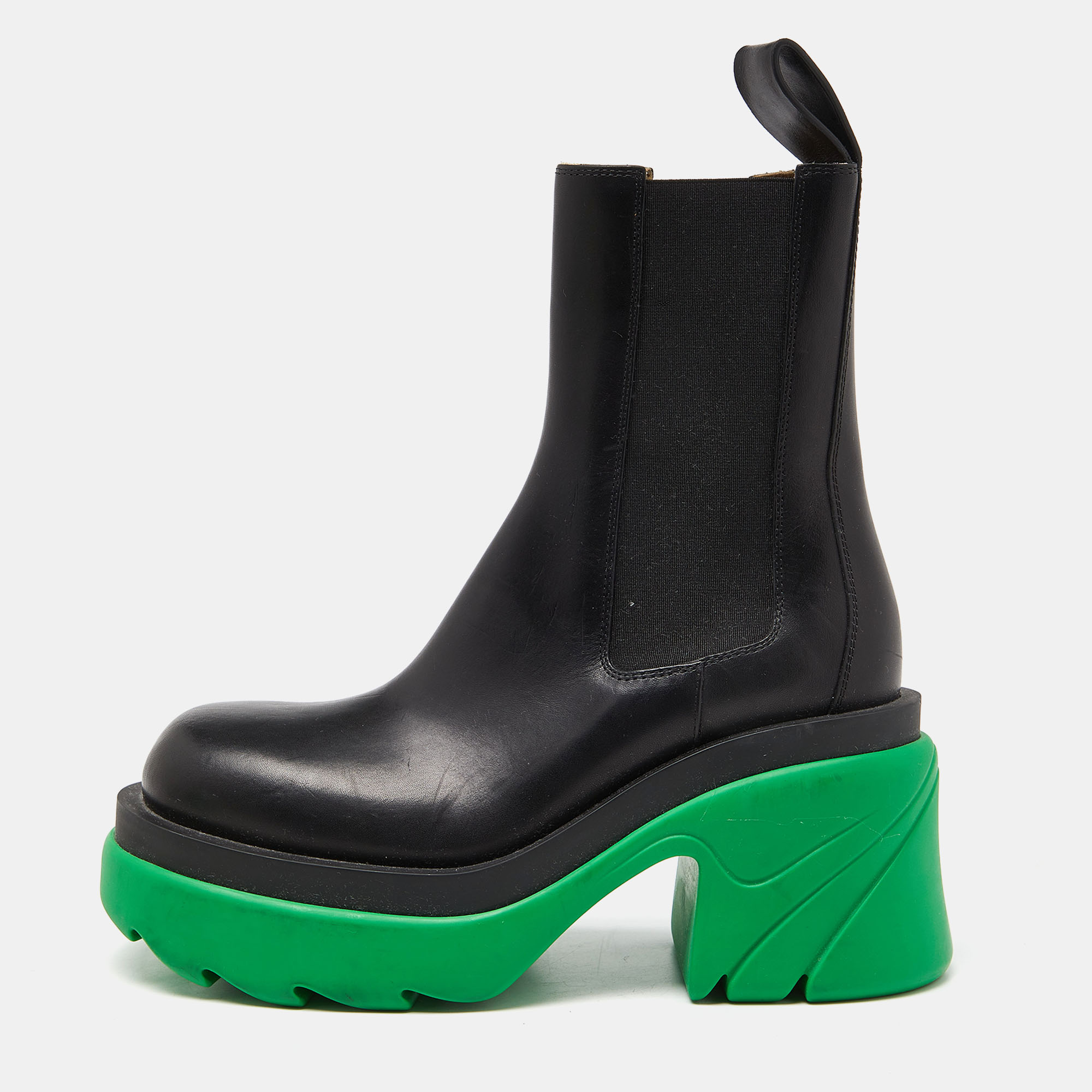 

Bottega Veneta Black/Green Tire Chelsea Ankle Length Boots Size