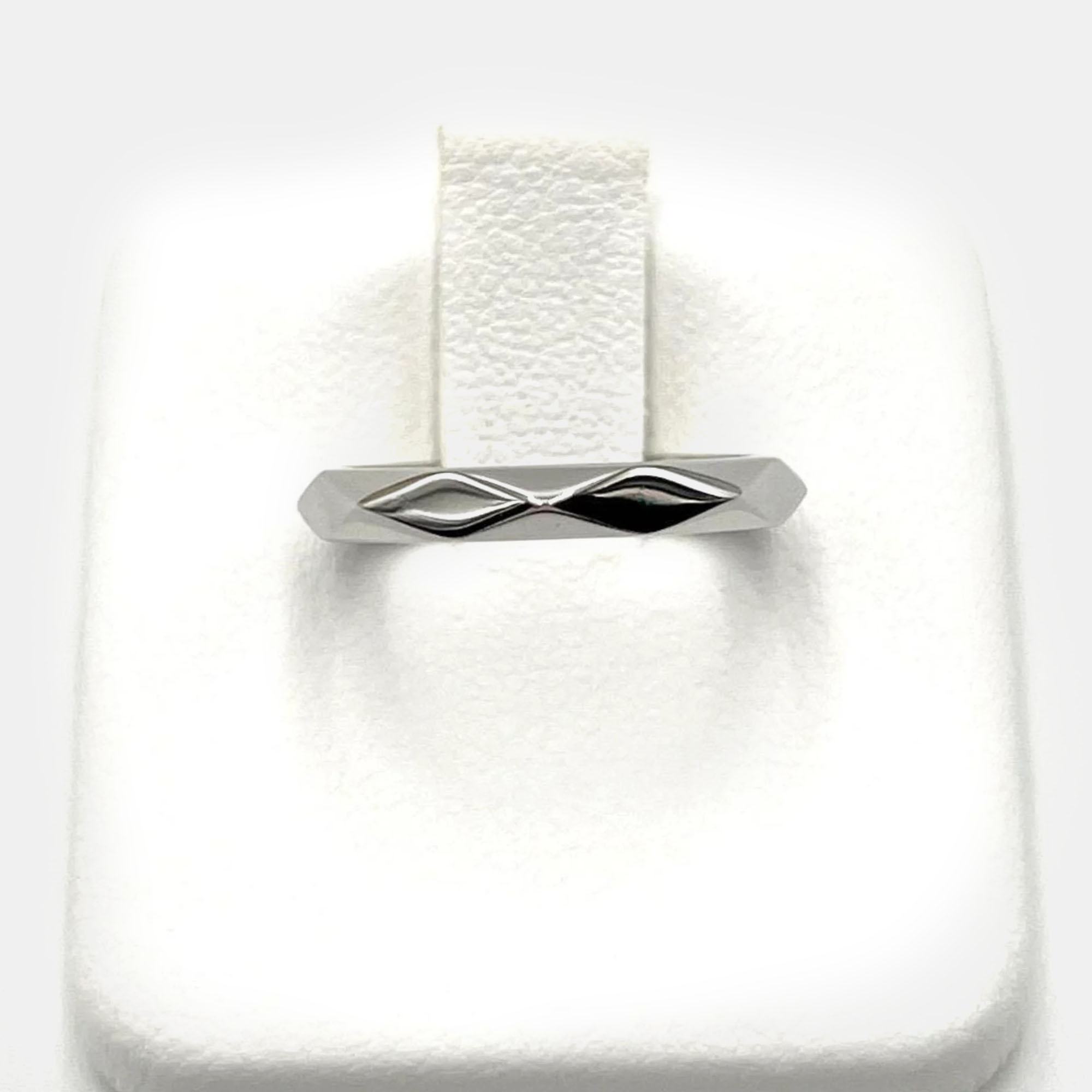 

Boucheron Platinum Facette Band Ring EU 49