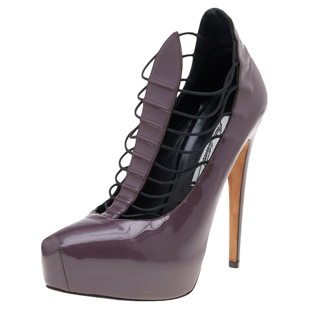 Make a bold style statement with these Brian Atwood mauve pumps They come designed from patent leather and flaunt a cage like design of strings and covered toes. Balanced on 14cm stiletto heels and high platforms the shoes can elevate any outfit.