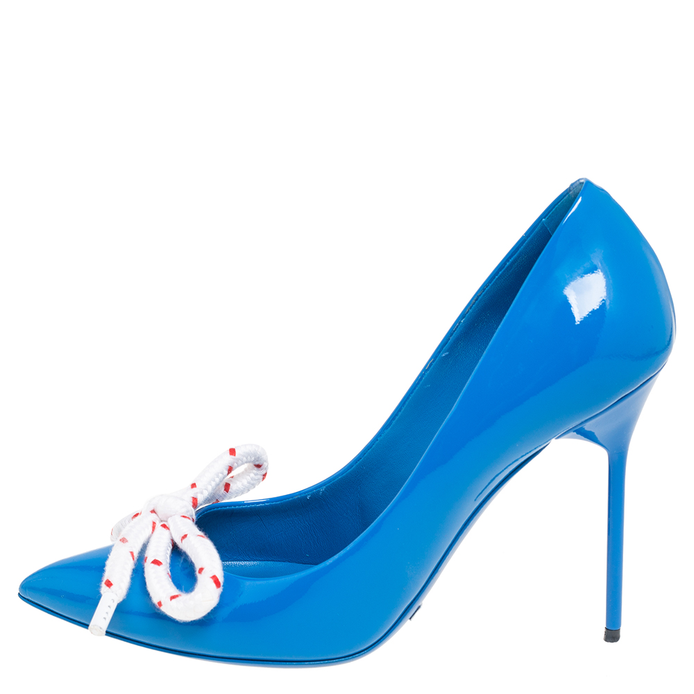 

Burberry Azure Blue Patent Leather Finsbury Pumps Size