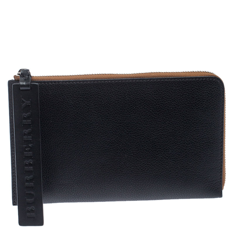 مملوكة مسبقًا Burberry Black Leather Wristlet Clutch