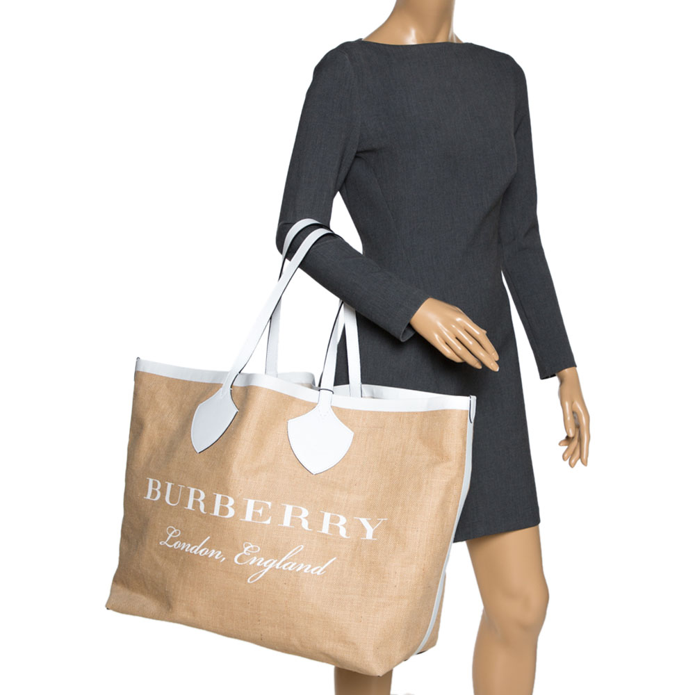 

Burberry Beige/White Jute and Leather All Giant Tote