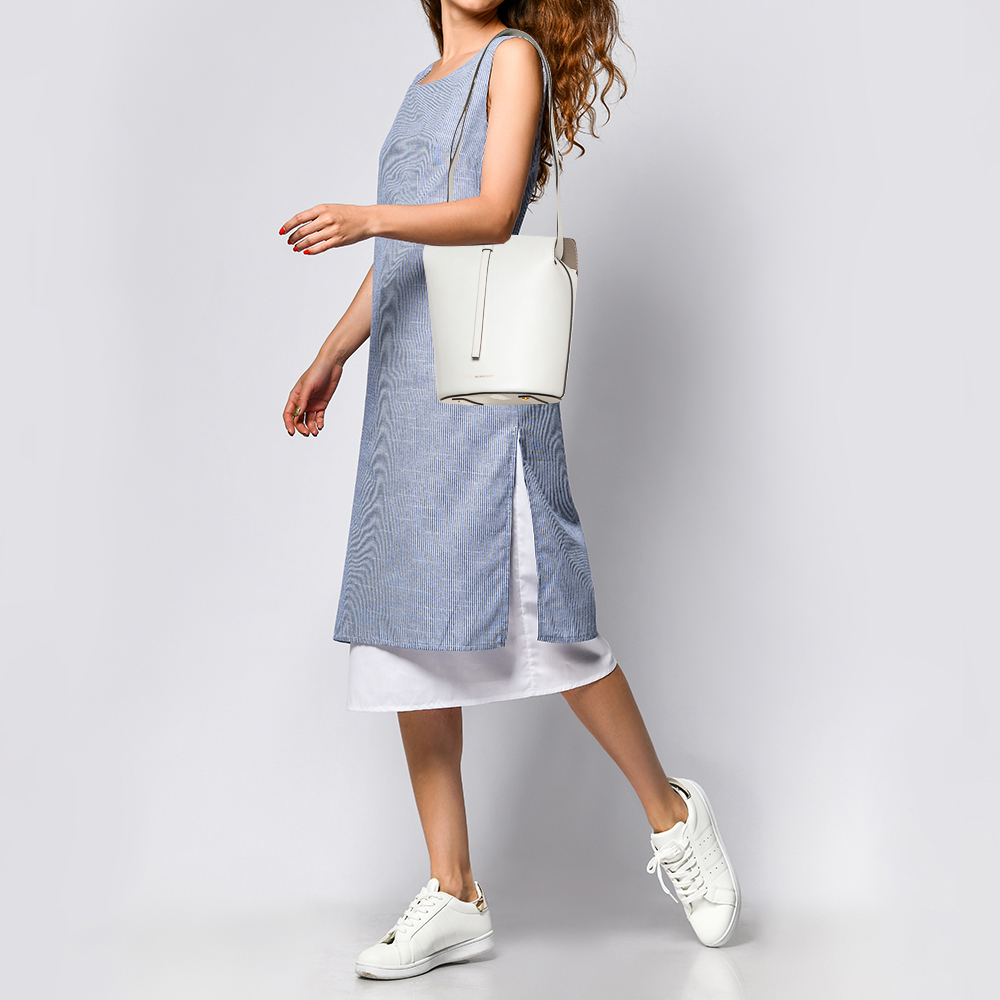 

Burberry White Leather Small Bucket Bag