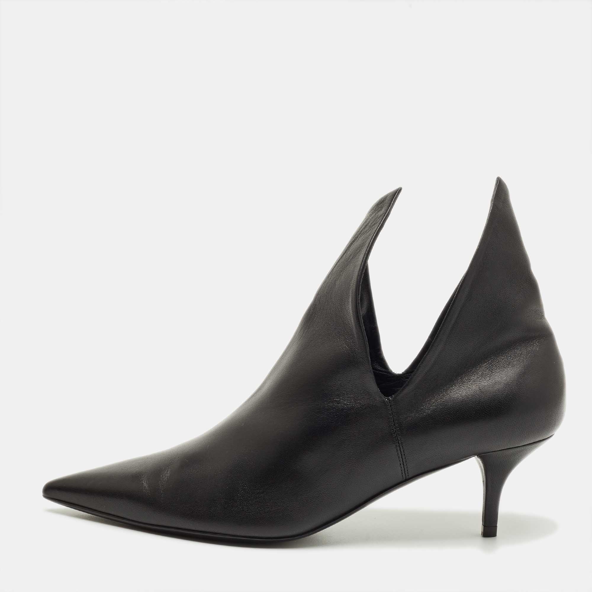 

Burberry Black Leather Essendon Pumps Size