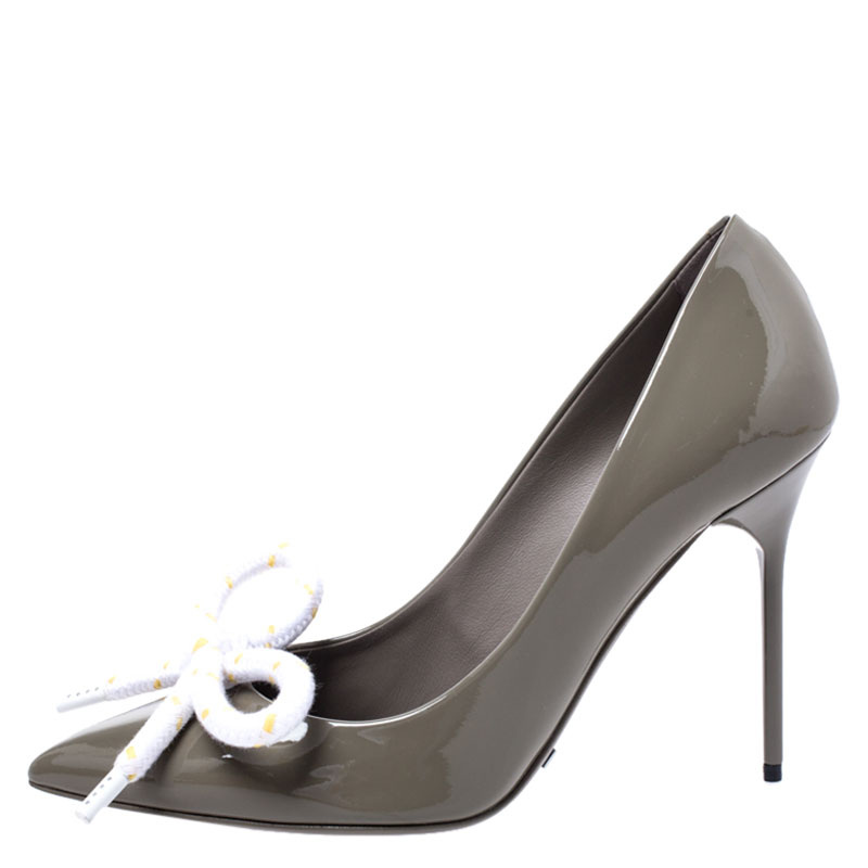 

Burberry Grey Patent Leather Finsbury Bow Pointed Toe Pumps Size