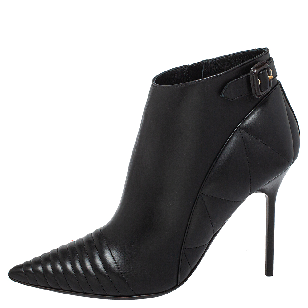 

Burberry Black Leather Zipper Detail Ankle Boots Size, Gold
