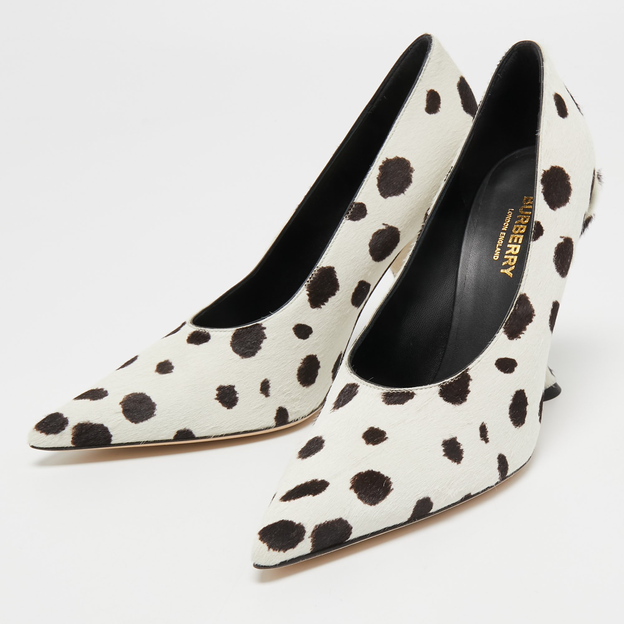 

Burberry White/Black Calf Hair Pointed Toe Pumps Size