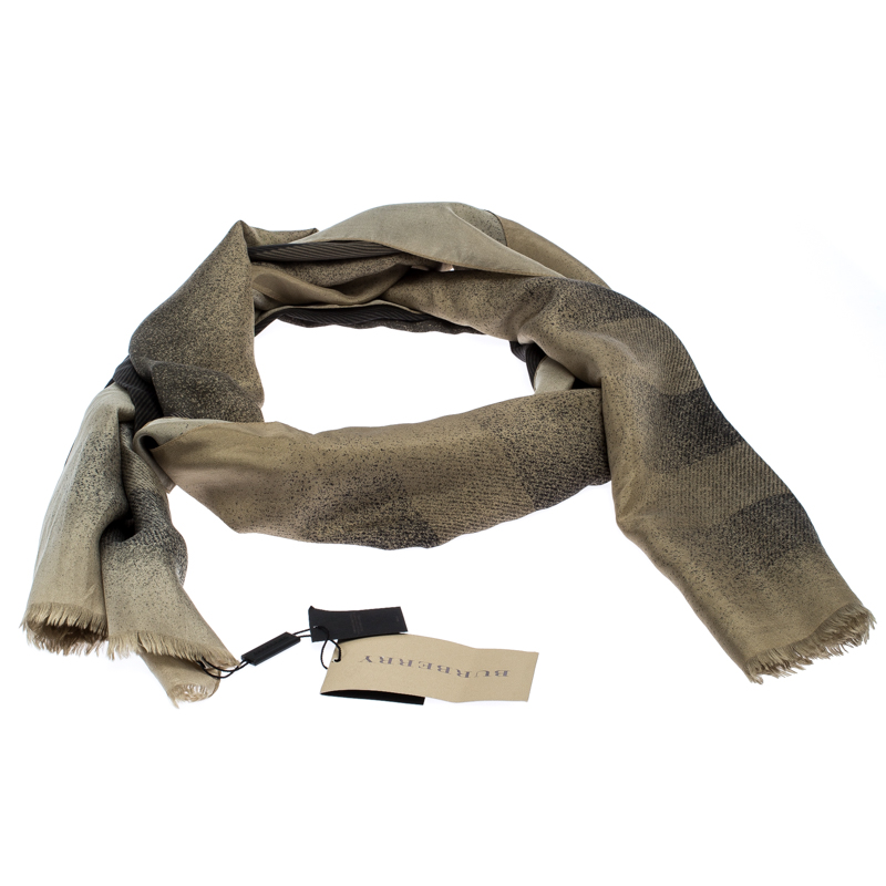 Pre Owned Burberry Green Fringed Edge Nova Check Silk Scarf