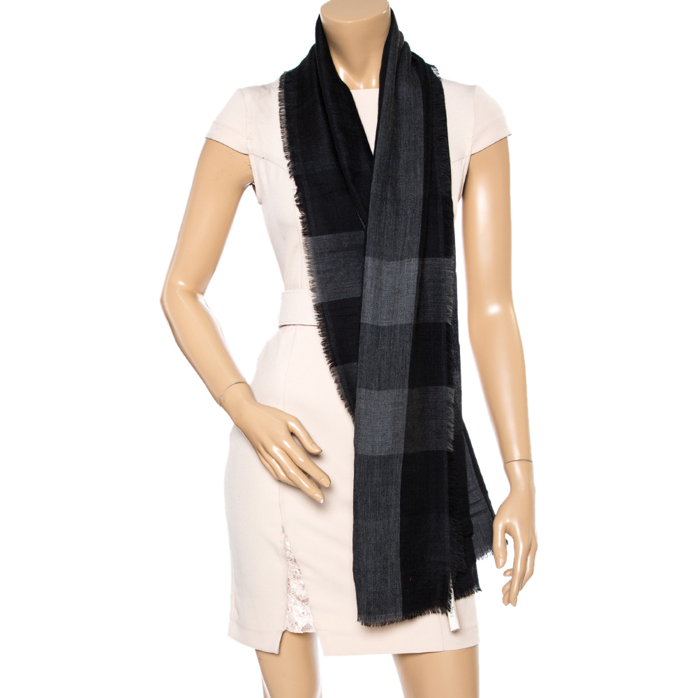 

Burberry Black Check Pattern Cashmere Scarf