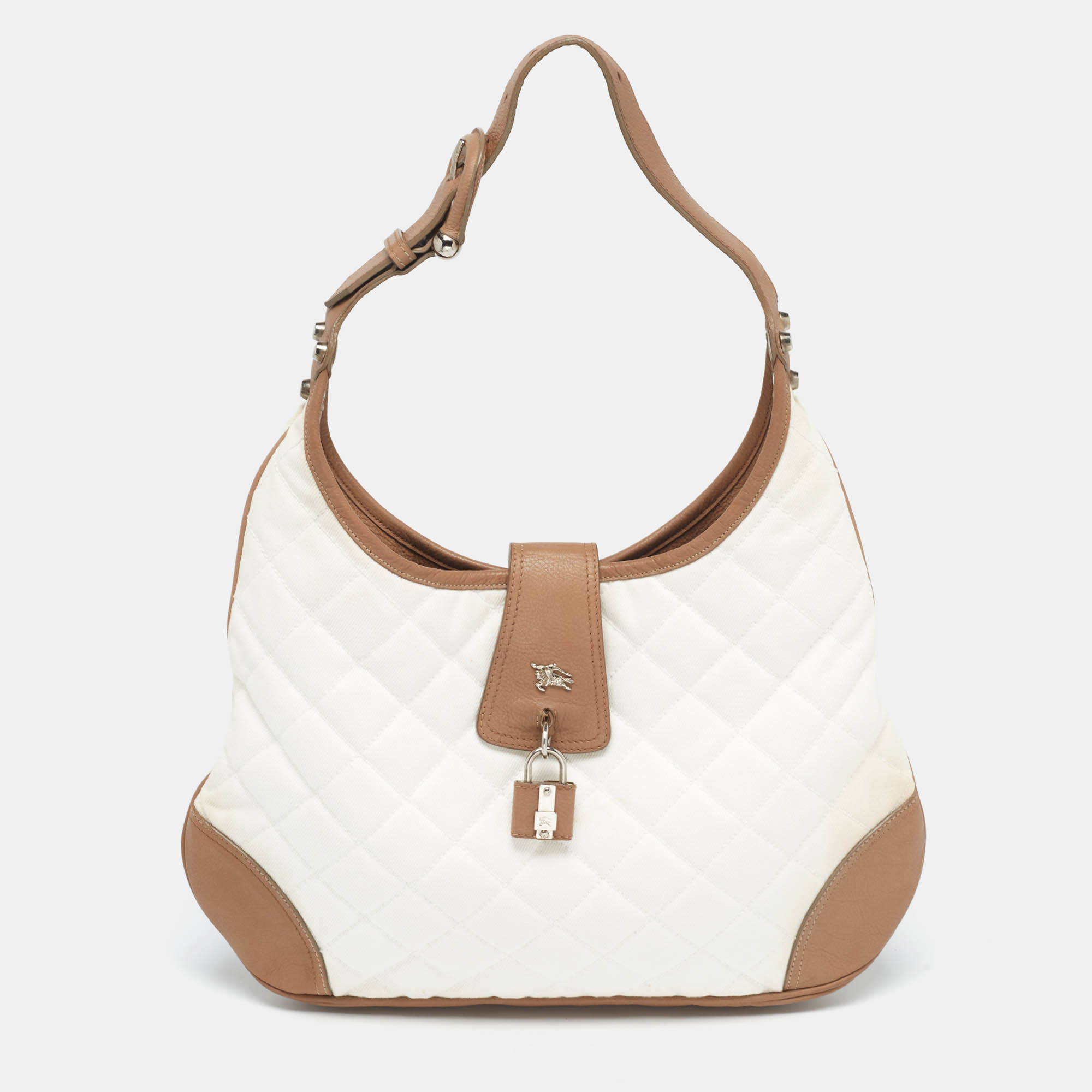 Stylish handbags never fail to make a fashionable impression. Make this designer hobo yours by pairing it with your sophisticated workwear as well as chic casual looks.