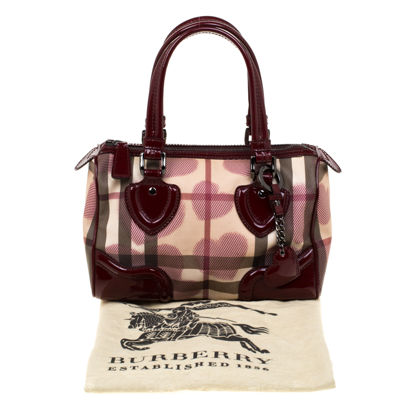 Burberry deals heart purse