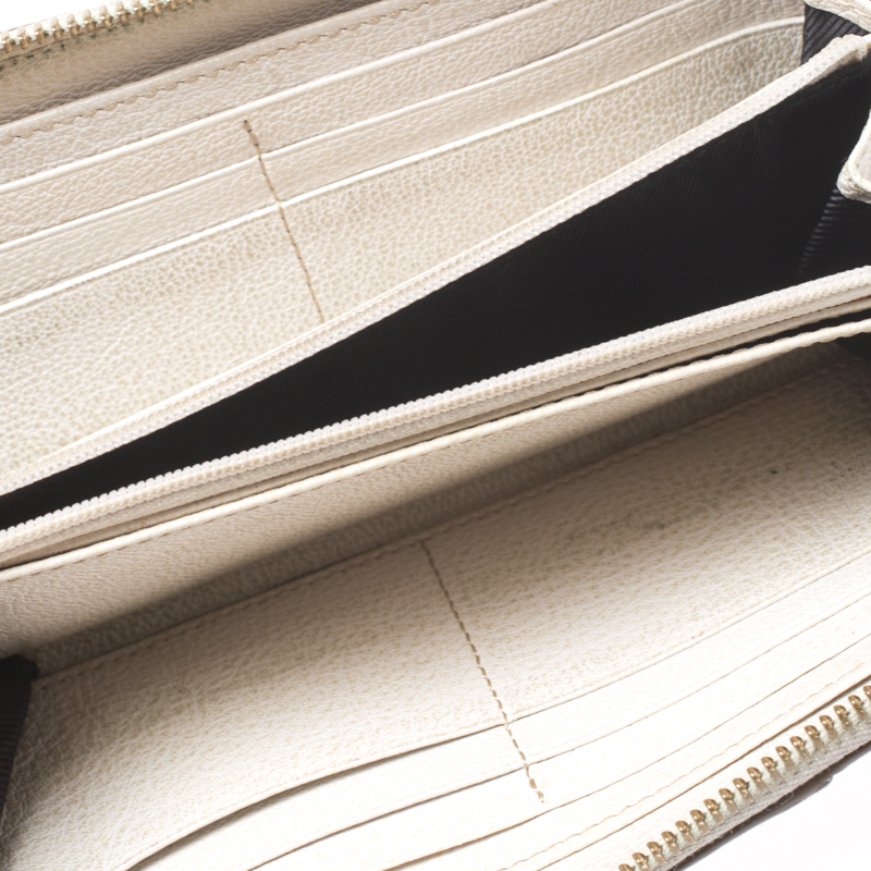 

Burberry White Leather Zip Around Wallet