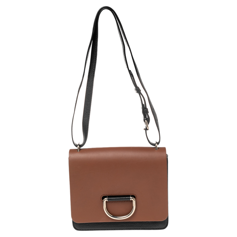 Masterfully crafted from leather this creation in black brown can easily hold all your little essentials. This chic shoulder bag by Burberry features an adjustable shoulder strap a D ring detail and a leather interior secured by a flap.