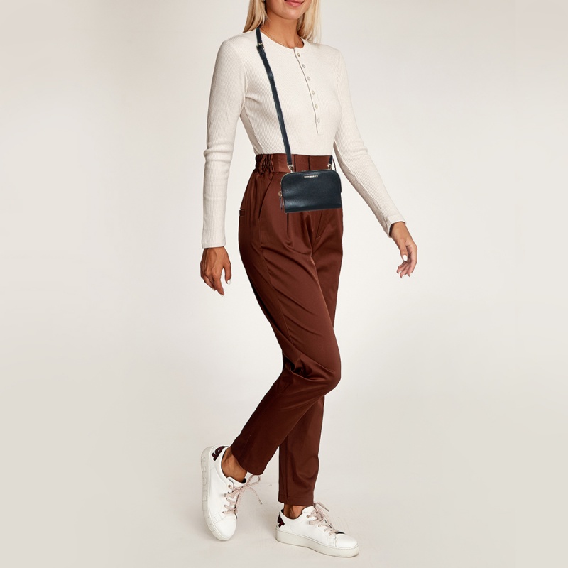 

Burberry Black Leather Zip Crossbody Bag