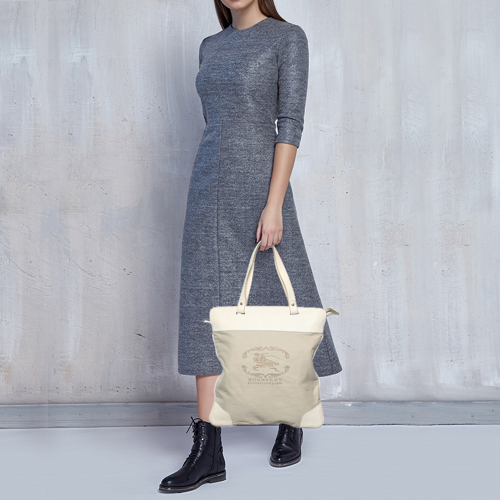 

Burberry White/Grey Leather And Fabric Tote