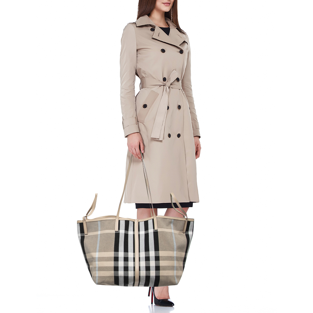 

Burberry Beige Vintage Check Canvas and Leather Medium Beach Tote
