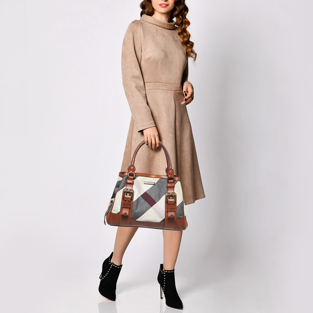 

Burberry Brown Nova Check Fabric and Leather Tote
