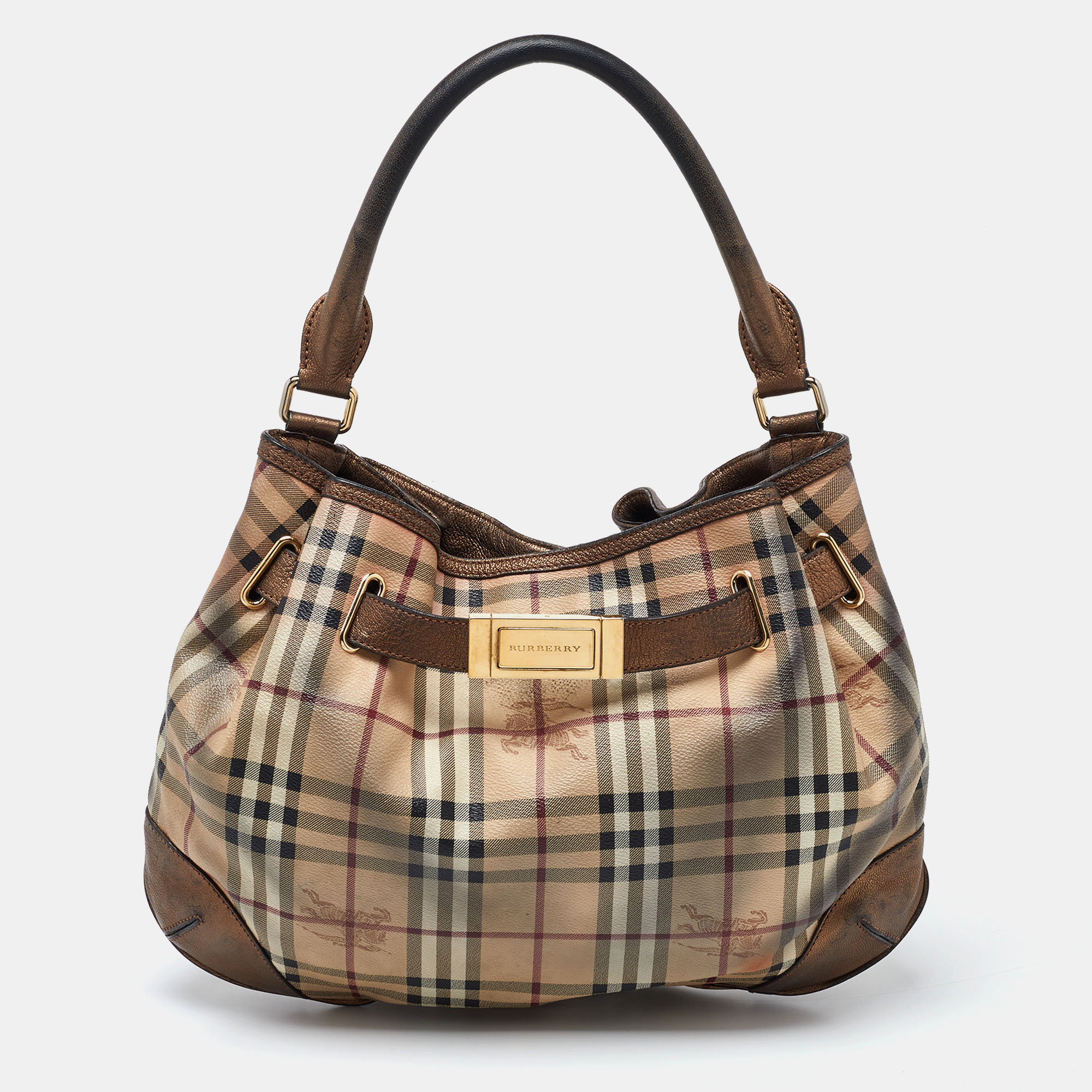 This beautifully stitched Willenmore hobo bag is by Burberry and has been crafted from signature Haymarket Check PVC and leather. With a spacious fabric lined interior it will house more than your essentials. Boasting a seamless finish this beige hued hobo offers style and utmost practicality.