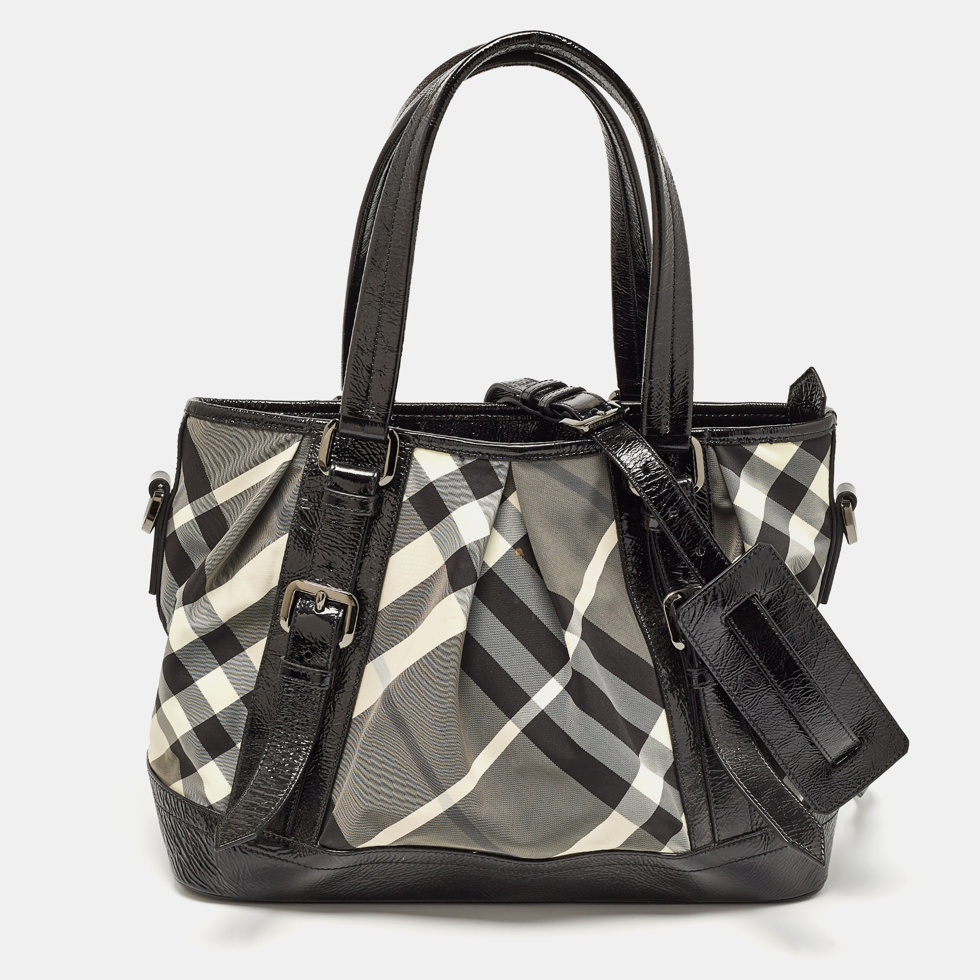 This Burberry tote is an example of the brands fine designs that are skillfully crafted to project a classic charm. It is a functional creation with an elevating appeal.