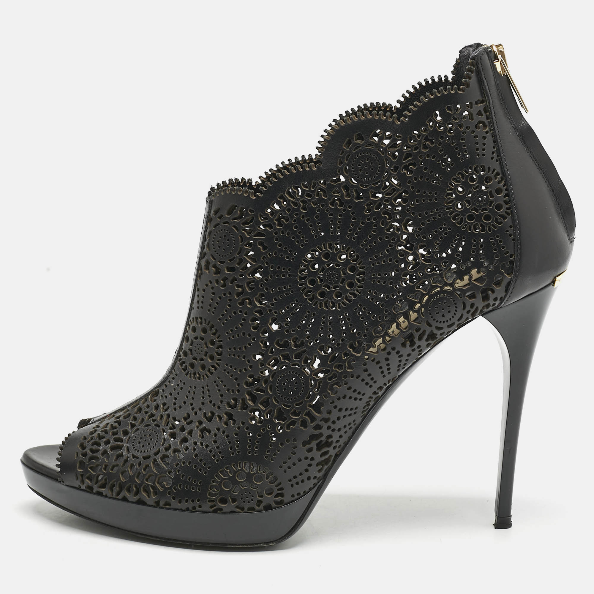 

Burberry Black Laser Cut Leather Caythorpe Ankle Booties Size