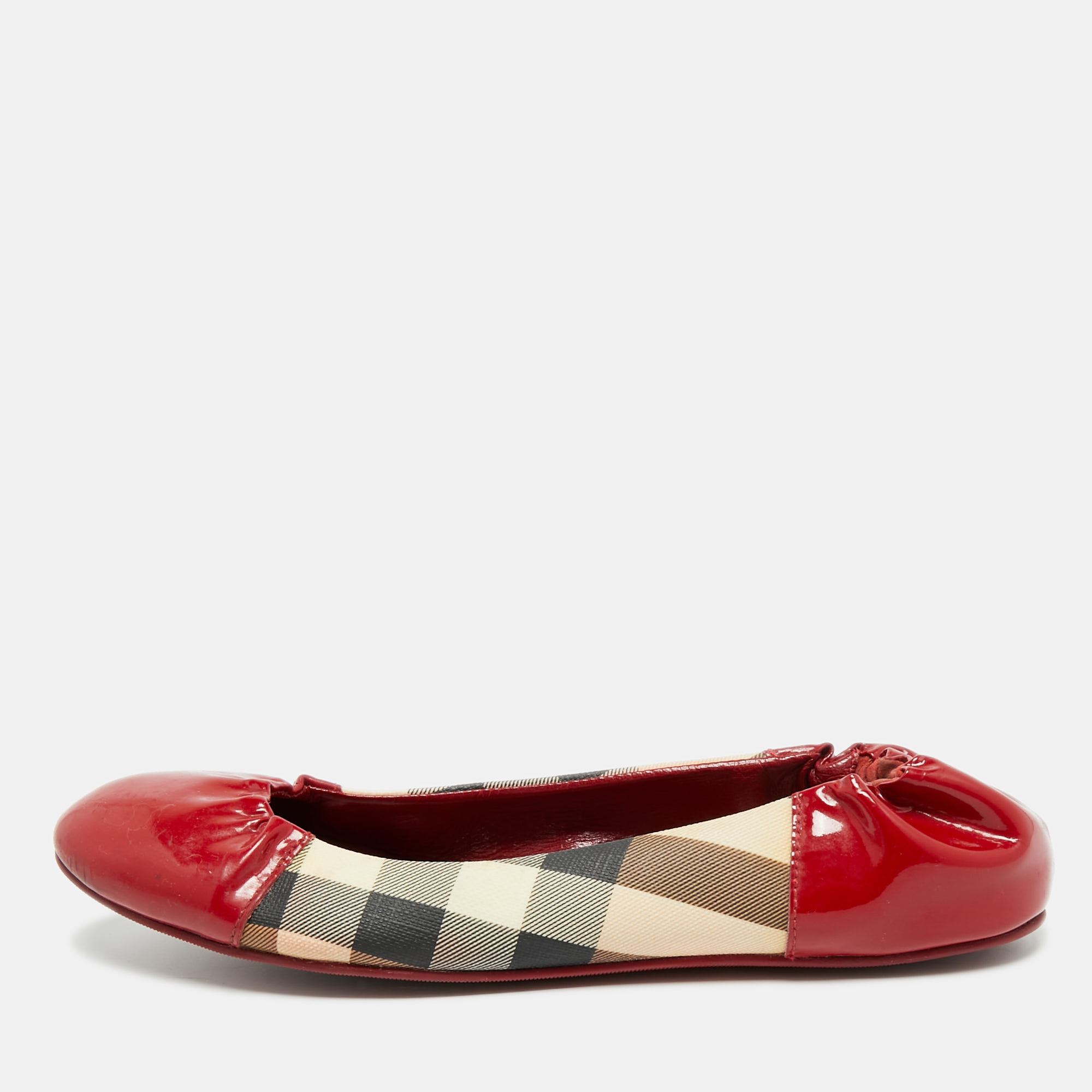 Pre-owned Burberry Red/beige Patent Leather And Nova Check Canvas Scrunch Ballet Flats Size 38 In Sand